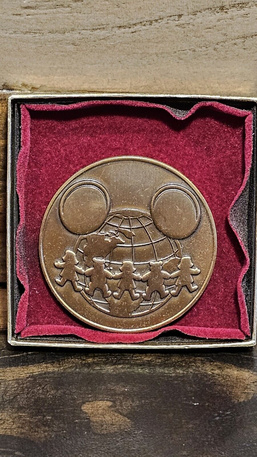 Vintage Y2K Walt Disney World Teddy Bear & Doll Convention 2000 Bronze Medallion