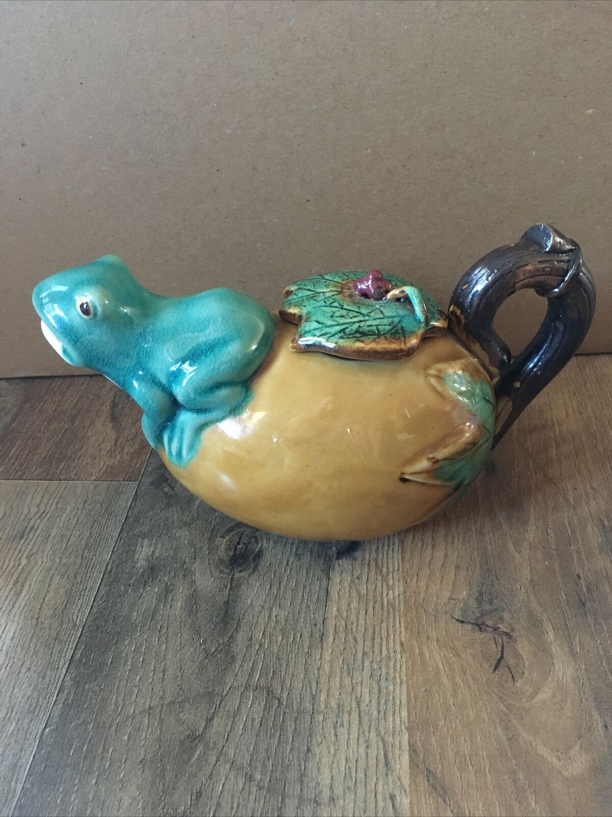 Green Porcelain Frog Teapot Oak Leaf..