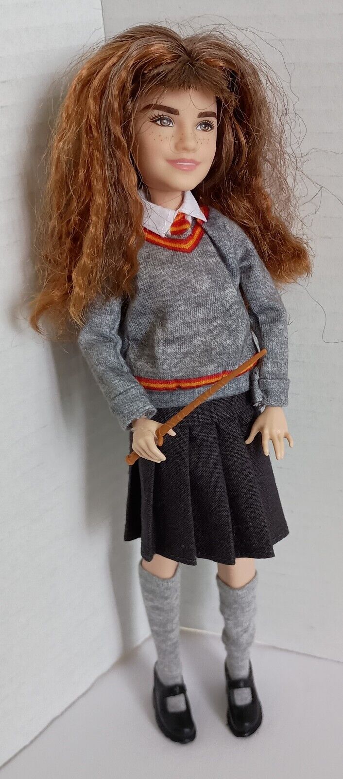 Harry Potter Barbie Doll Hermione Granger Mattel 2018 With Wand And Shoes 