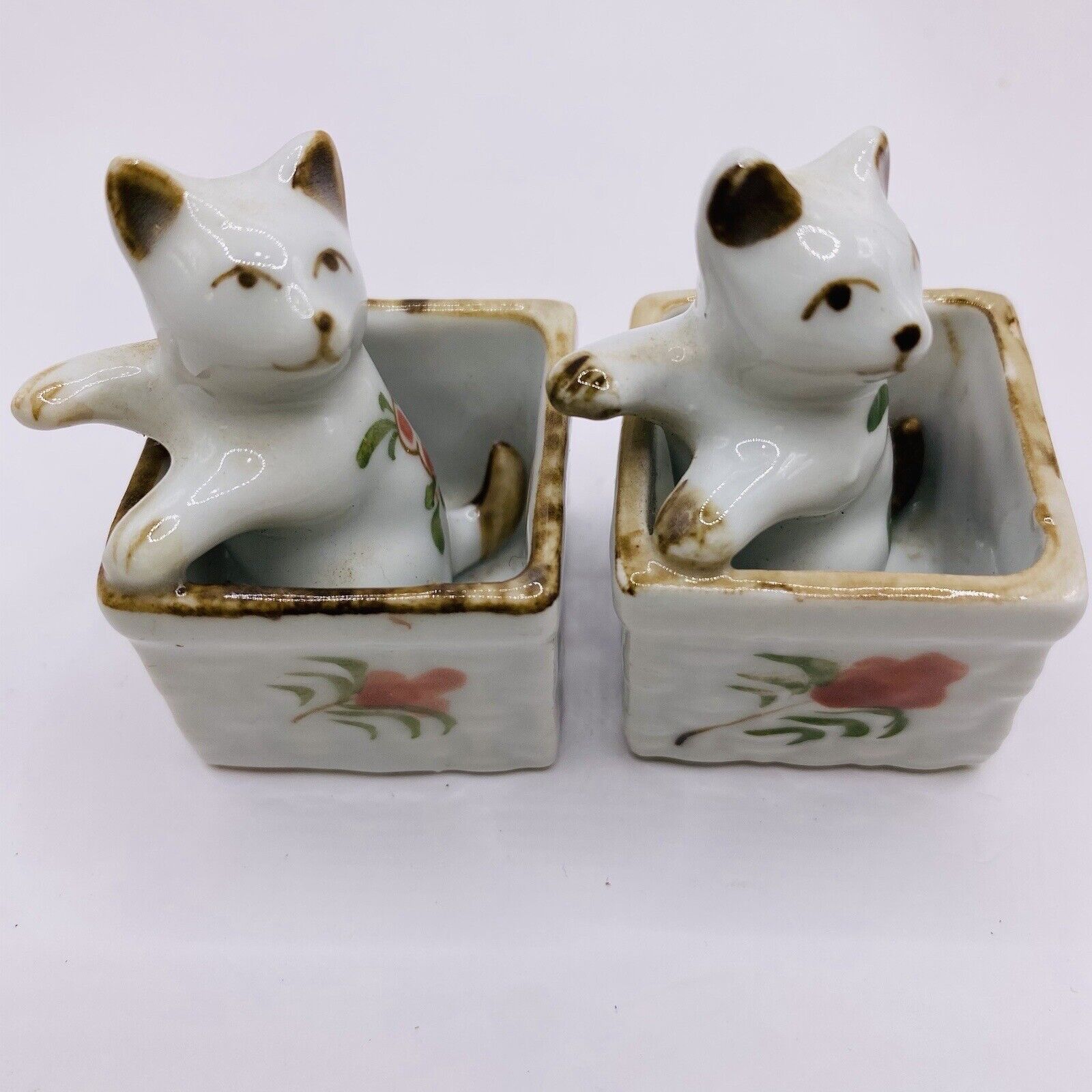 MINIATURE Cats Kitten In Basket Porcelain Figurine dollhouse Kittycore Tiny 2pc