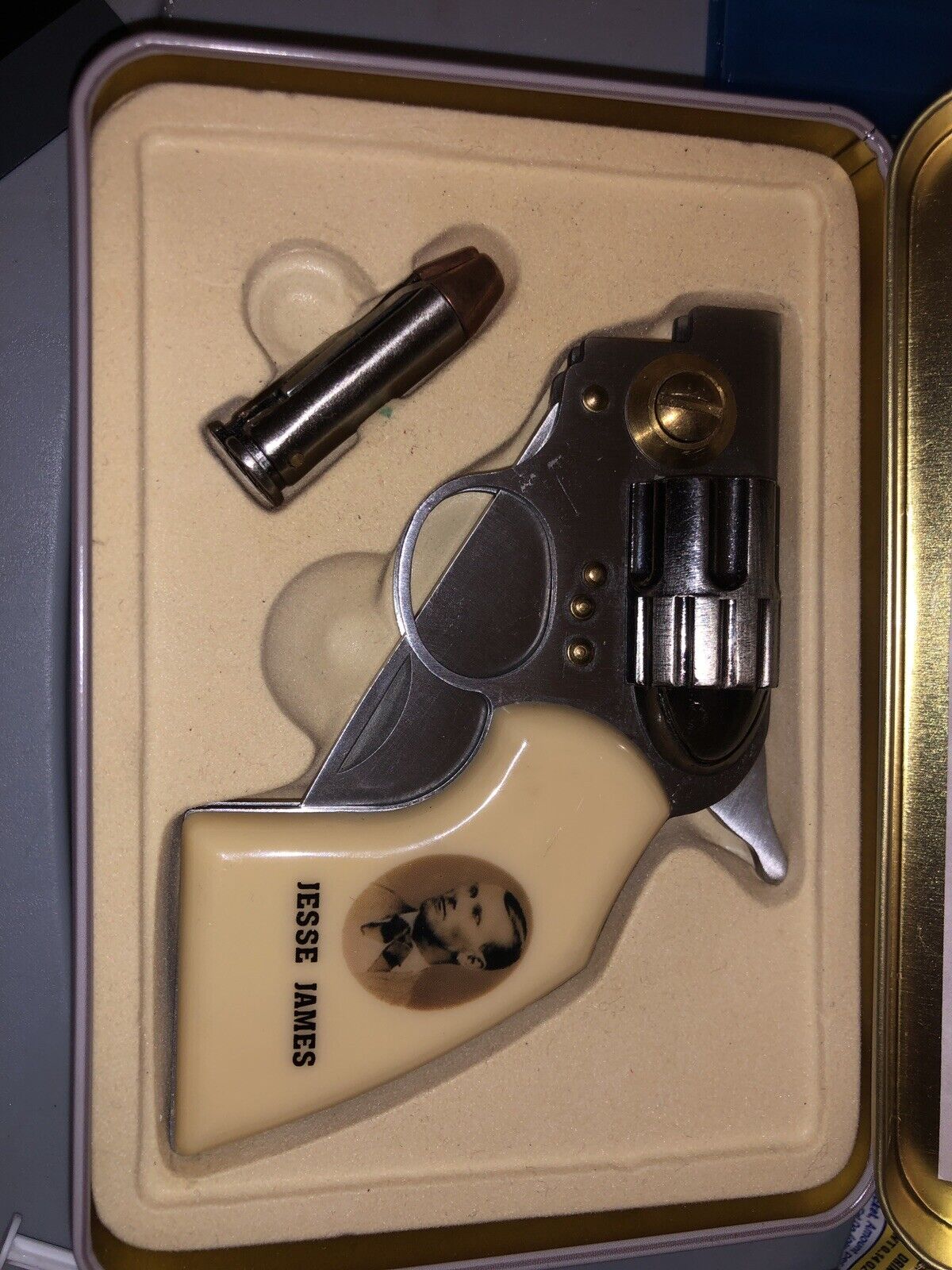 Revolver Replica/Knife Jesse James