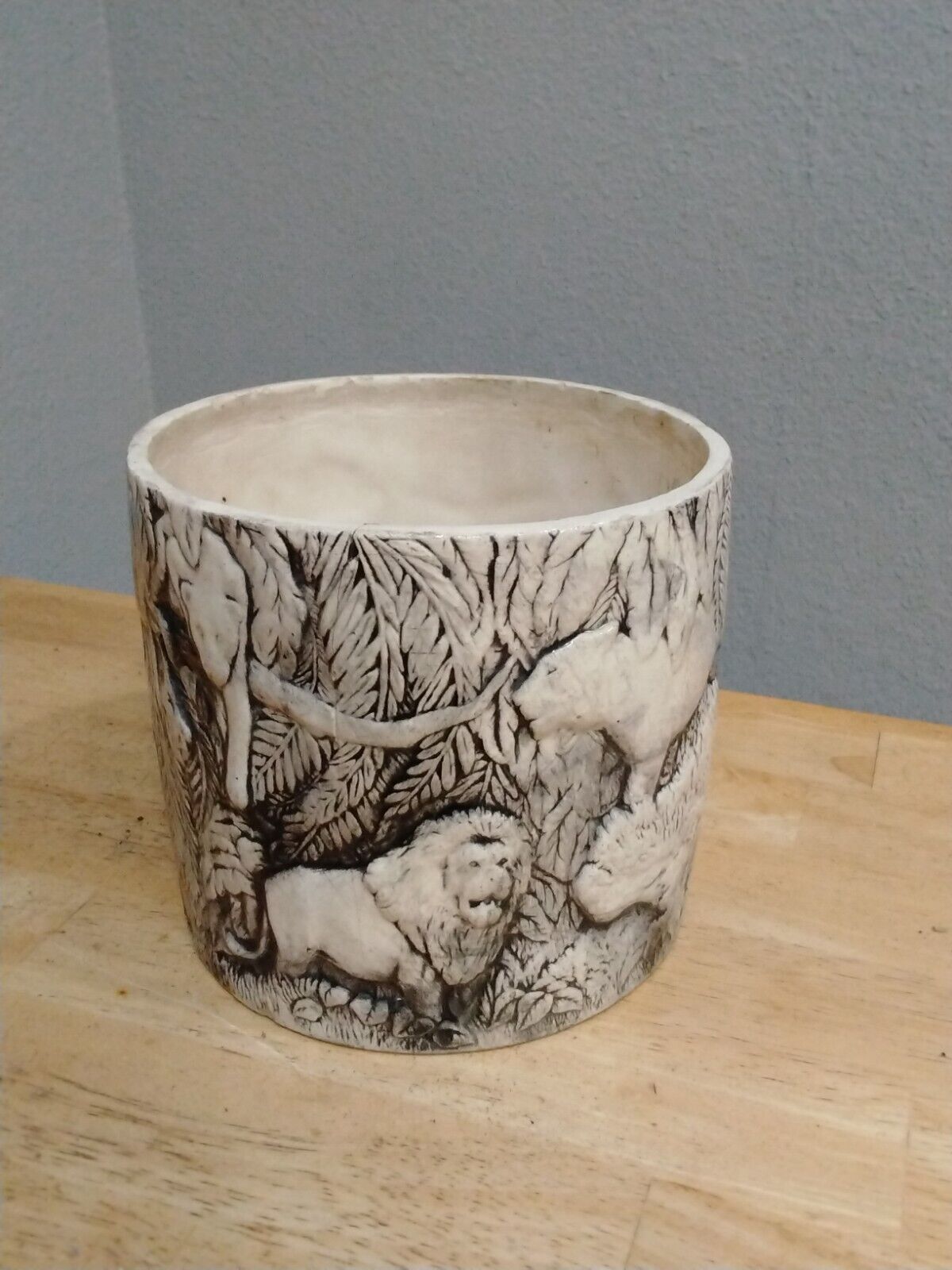VINTAGE Duncan Ceramic Embossed Jungle Planter Pot - 5.5\