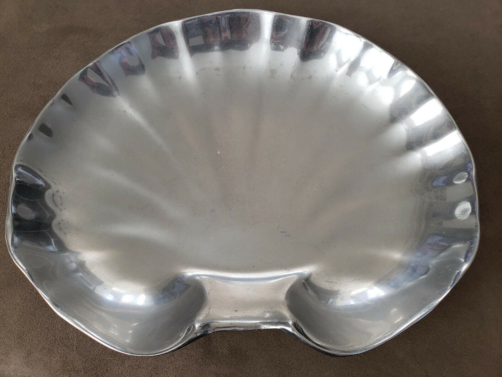 Beatiful Vintage The Wilton Co. Pewter Sea Shell Serving dish. 8x9 inches