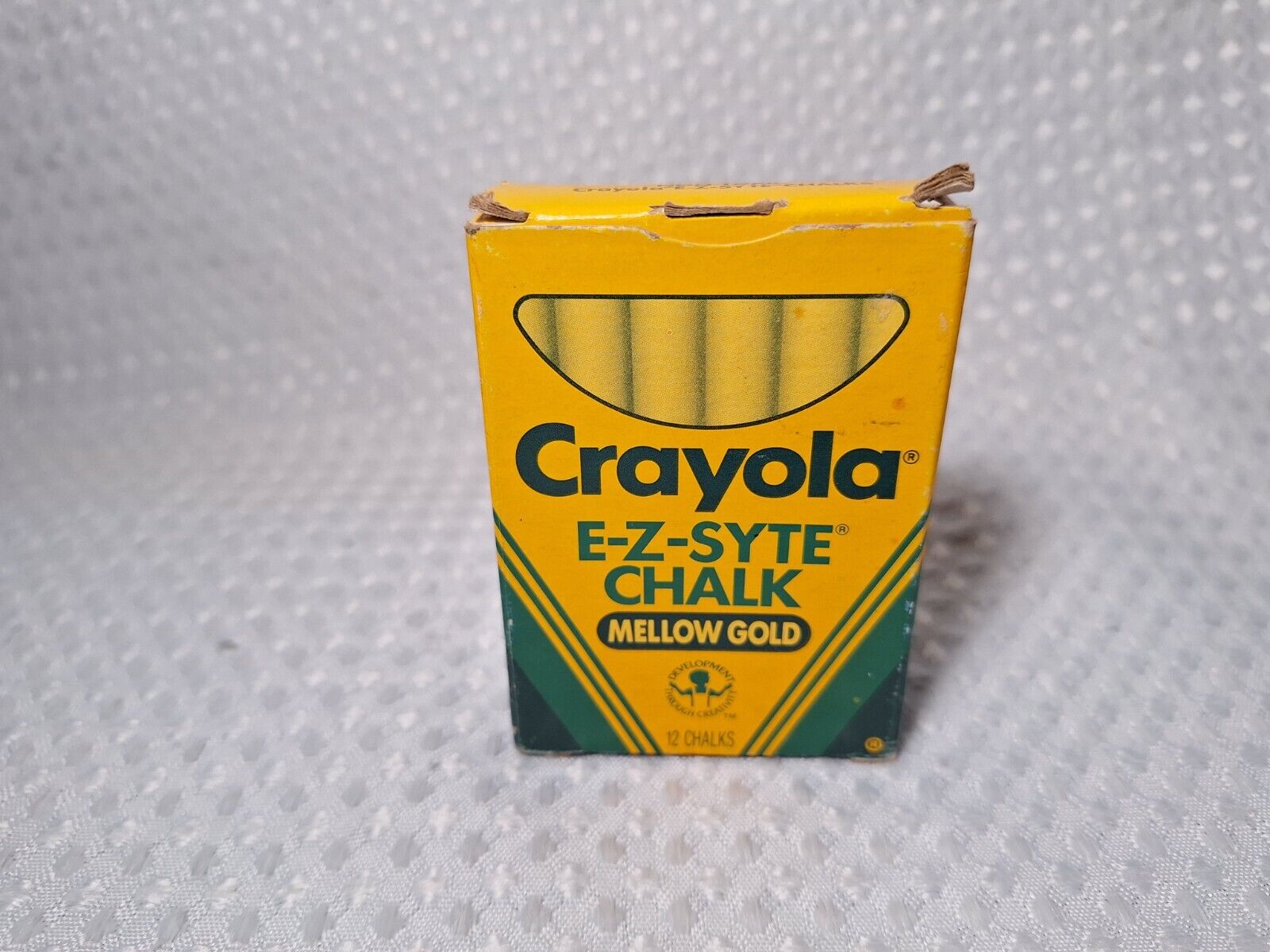Vintage 1988 Crayola E-Z Syte Mellow Gold Box of 12 Chalk Binney & Smith