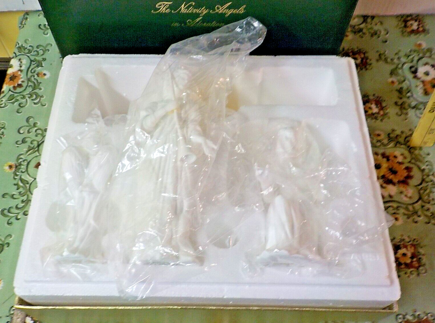 LENOX The NATIVITY Bone China ANGELS in ADORATION set Bisque In Box
