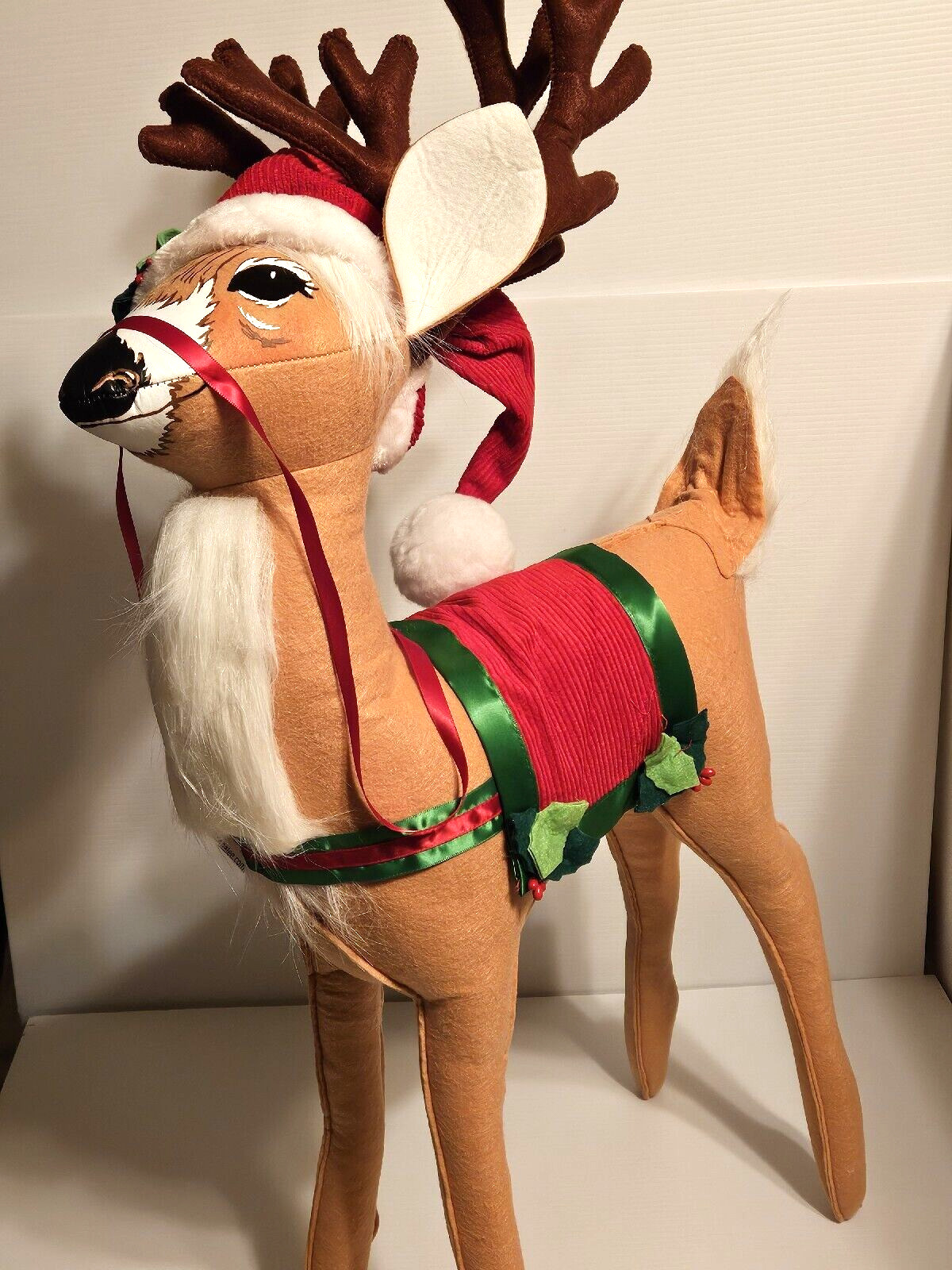 ANNALEE Christmas Reindeer Holly Berry 26\