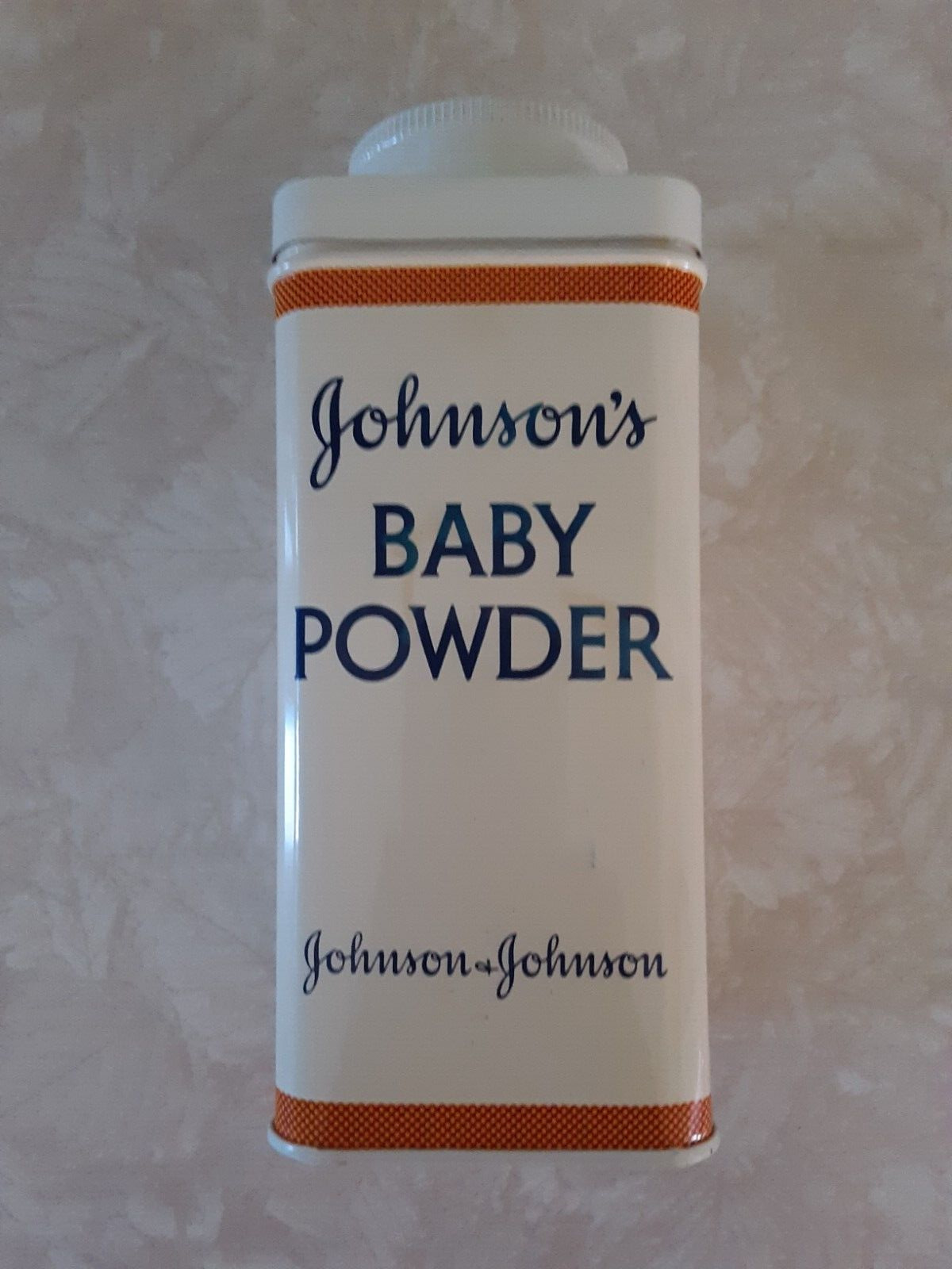 vintage Johnson's baby powder in 9oz tin weighs 6.7oz with tin