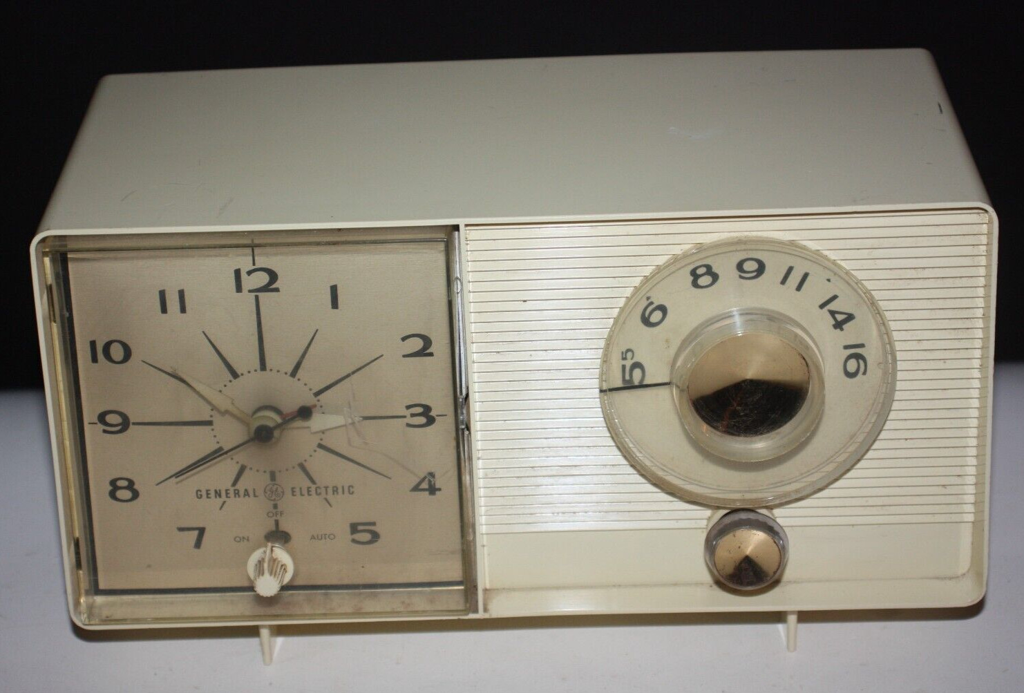 Vintage General Electric Clock Tube Radio C-403G Mid Century 1960s READ