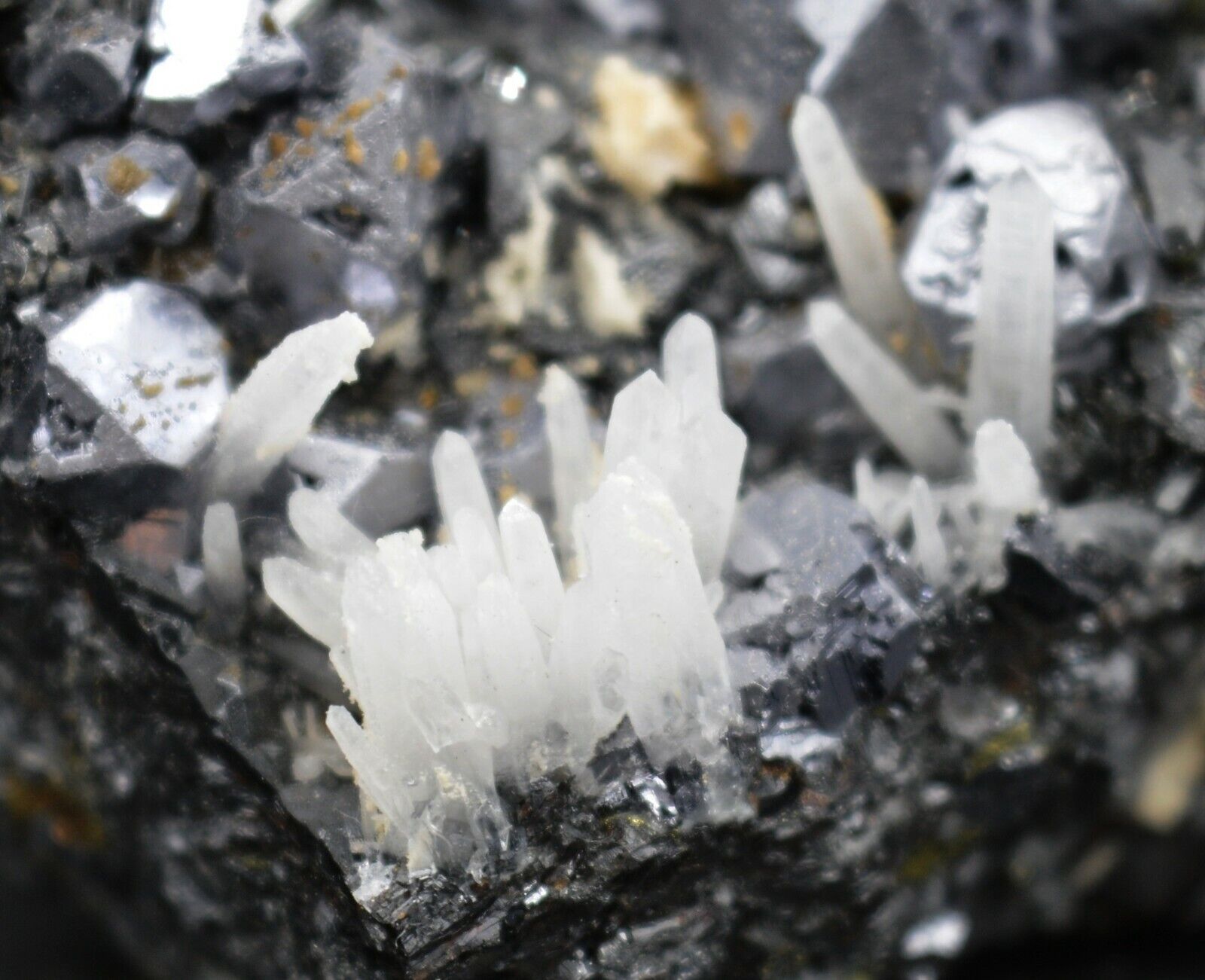 Galen & Quartz 166 grams - Krushev dol mine, Madan, Bulgaria