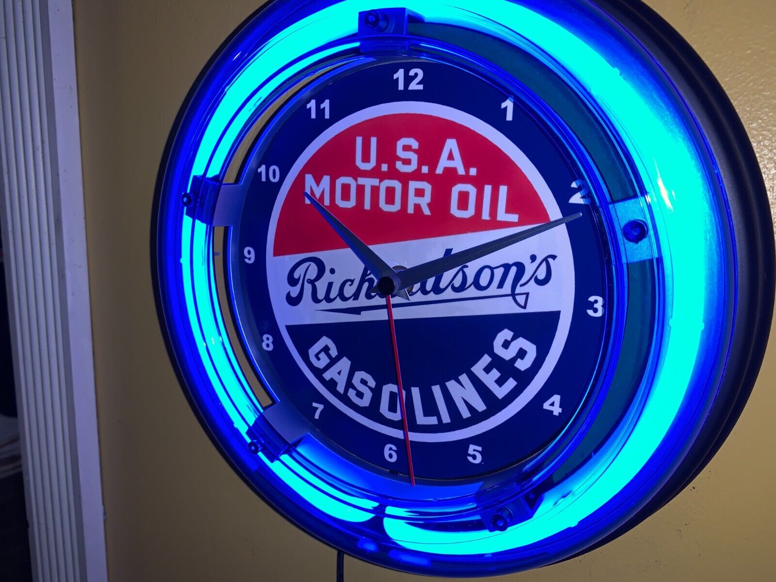 Richardson\'s Motor Oil Gas Service Station Neon Wall Clock Advertising Sign