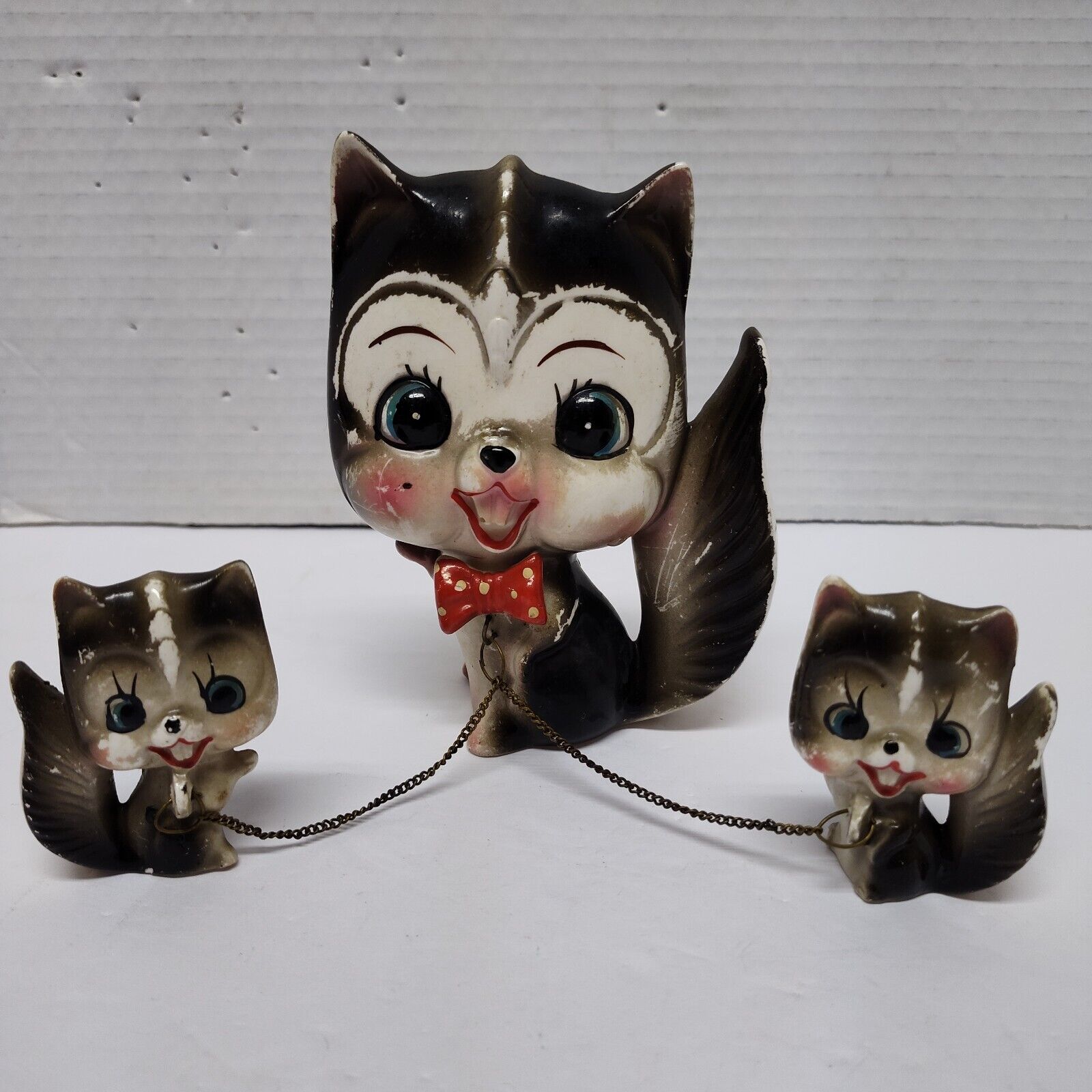 Vintage ARNART Flat Face Head BLACK CAT w/ Chained  KITTENS Red Bowtie Kitsch