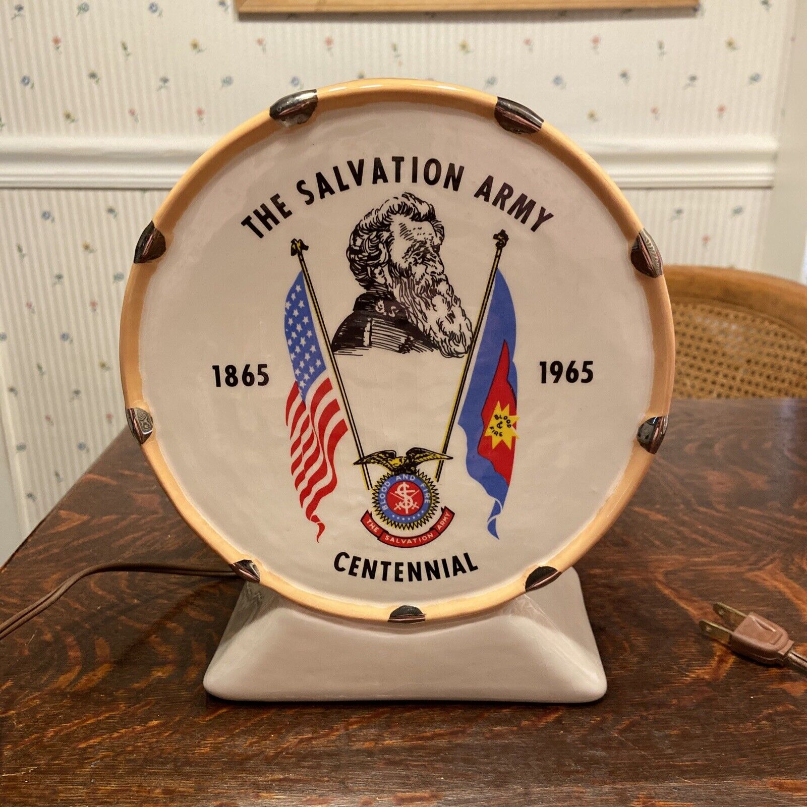 Salvation Army Centennial Lamp 1865-1965 TV Lamp Excellent Condition