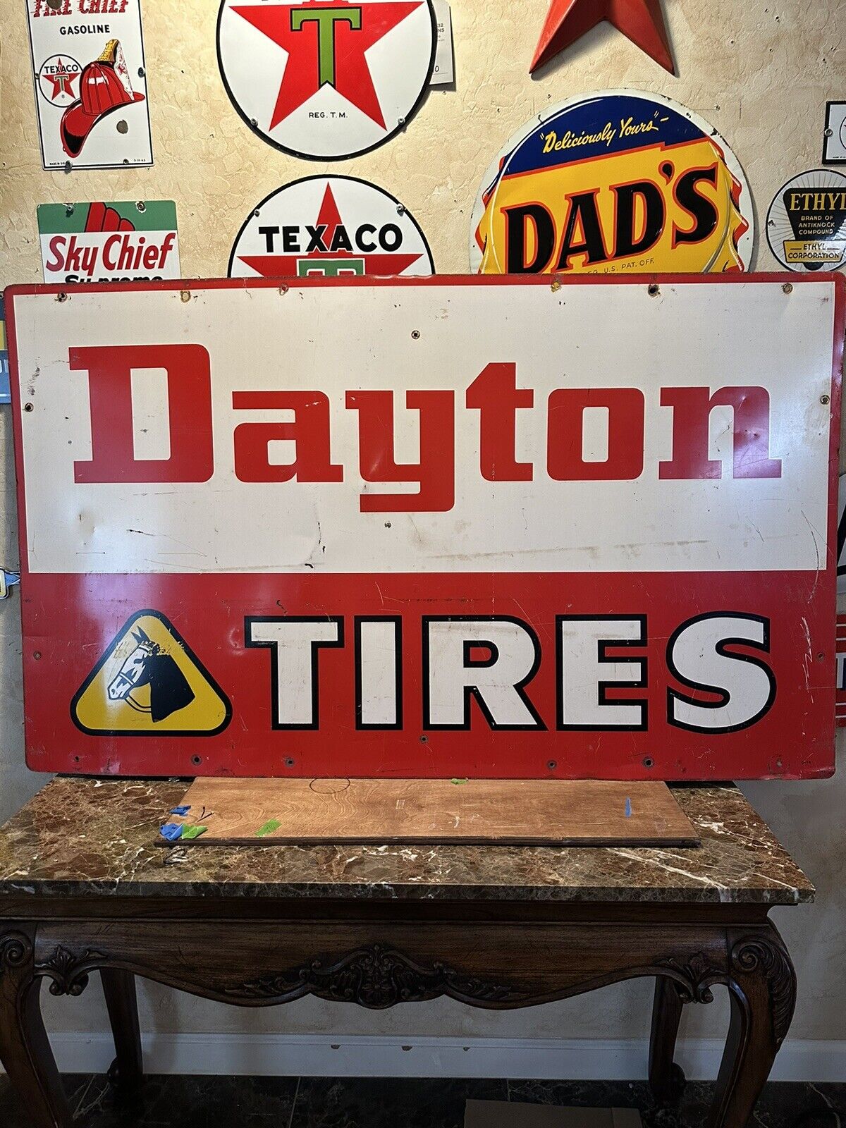 LARGE ORIGINAL & AUTHENIC \'\'DAYTON TIRES\'\' PAINTED METAL SIGN 60X36 INCH