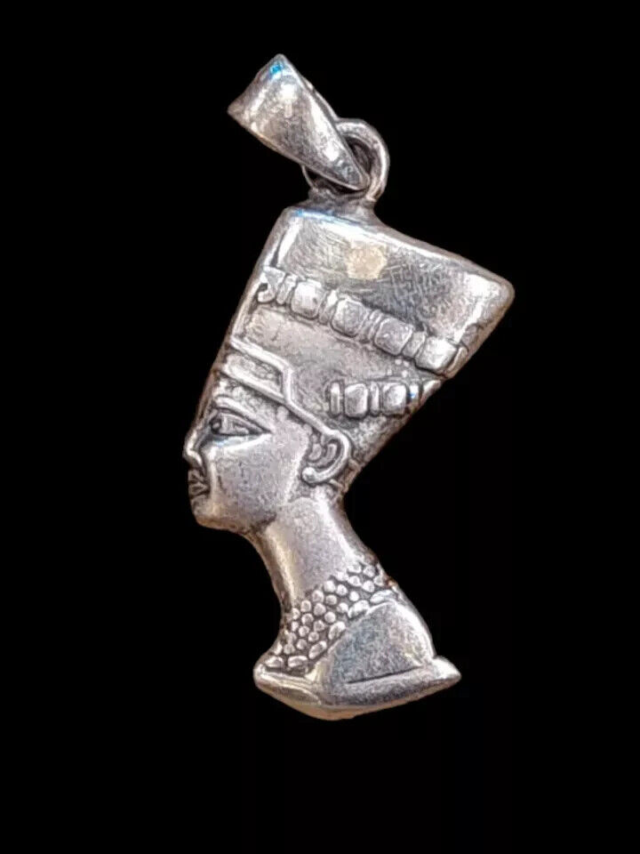 A RARE 925 SILVER NEFERTITI PENDANT IN STYLE OF ANTIQUITIES PHARAONIC EGYPT BC