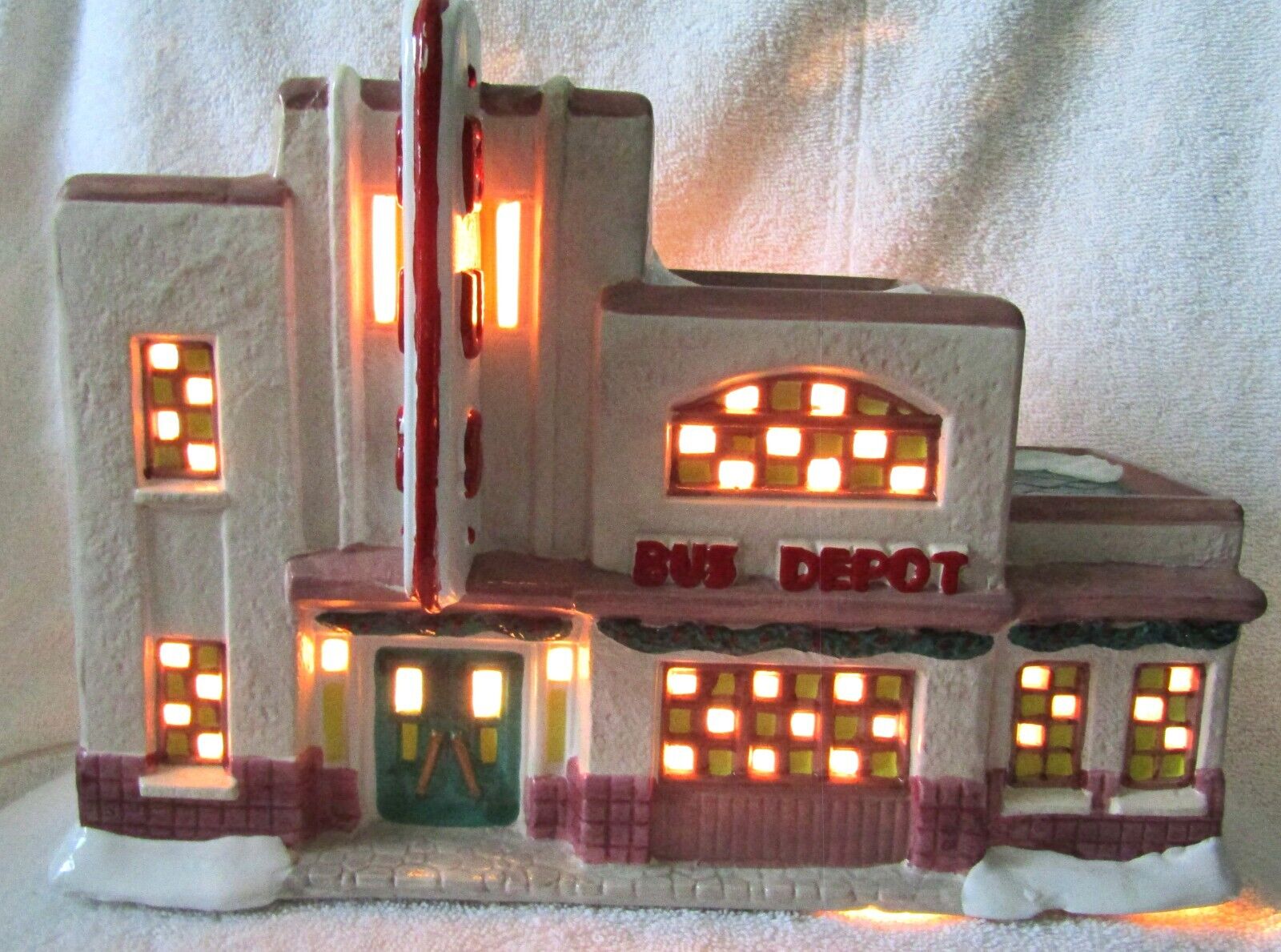 RARE 1993 Christmas Valley Collectible Seasonal Specialties Lighted Bus Depot