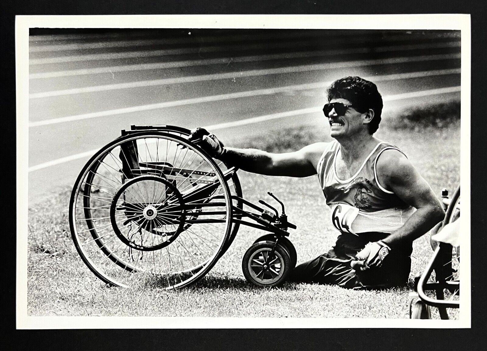 1984 Wheelchair Marathon Racing Racer Man On Ground Vintage Press Photo