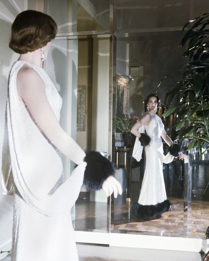 Julie Andrews Elegant Vintage Fashion Looking In Mirror 8x10 inch photo