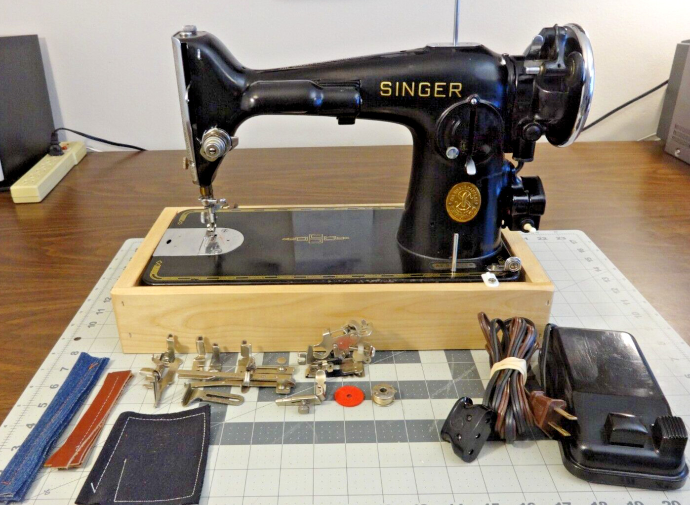 Beautiful SINGER 201-2 Gear Drive Professional Sewing Machine - SERVICED