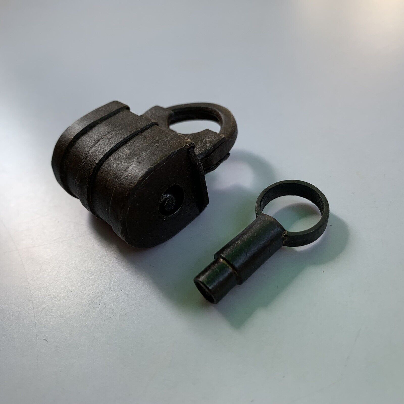 1850\'s Iron padlock or lock with SCREW TYPE nice decorative shape, small sized.