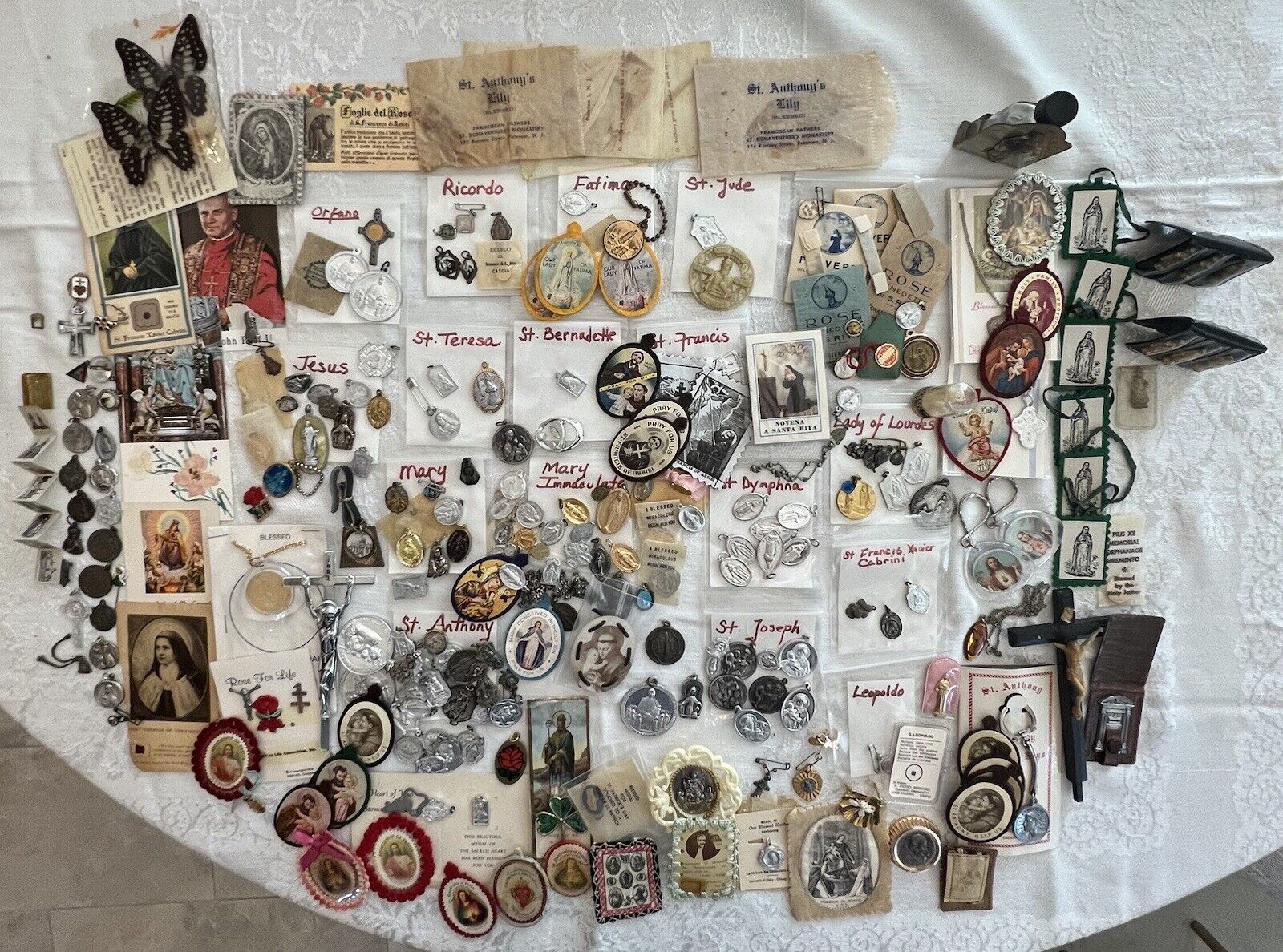 Huge VINTAGE lot of 300++ CATHOLIC RELIGIOUS Medals, Relics, Scapulas, ++