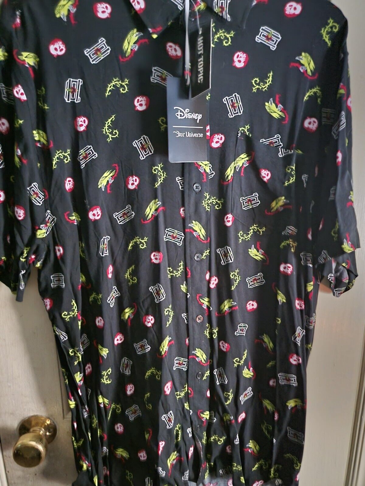 NEW DISNEY UNIVERSE SHIRT EXTRA LARGE BUTTON UP SNOW WHITE POISON WRINKLED