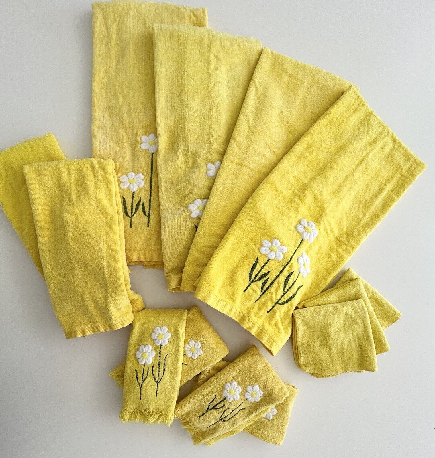 HUGE Lot Of 13 Vintage Fieldcrest Towel Yellow Daisy 60s 70s Flower Power