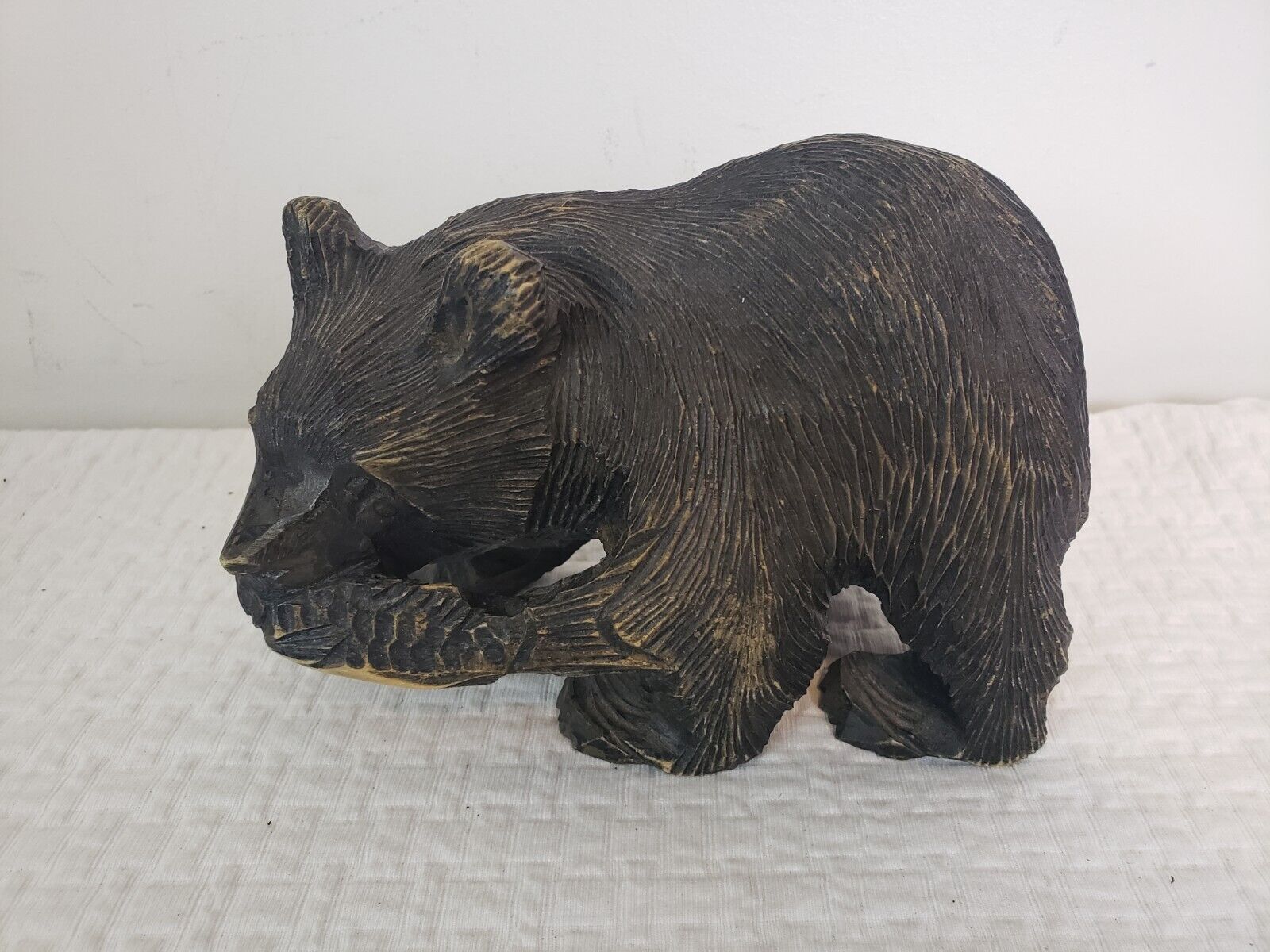 J24) Vintage Japanese Carved Black Forest Wooden Bear with Salmon Fish Figuring