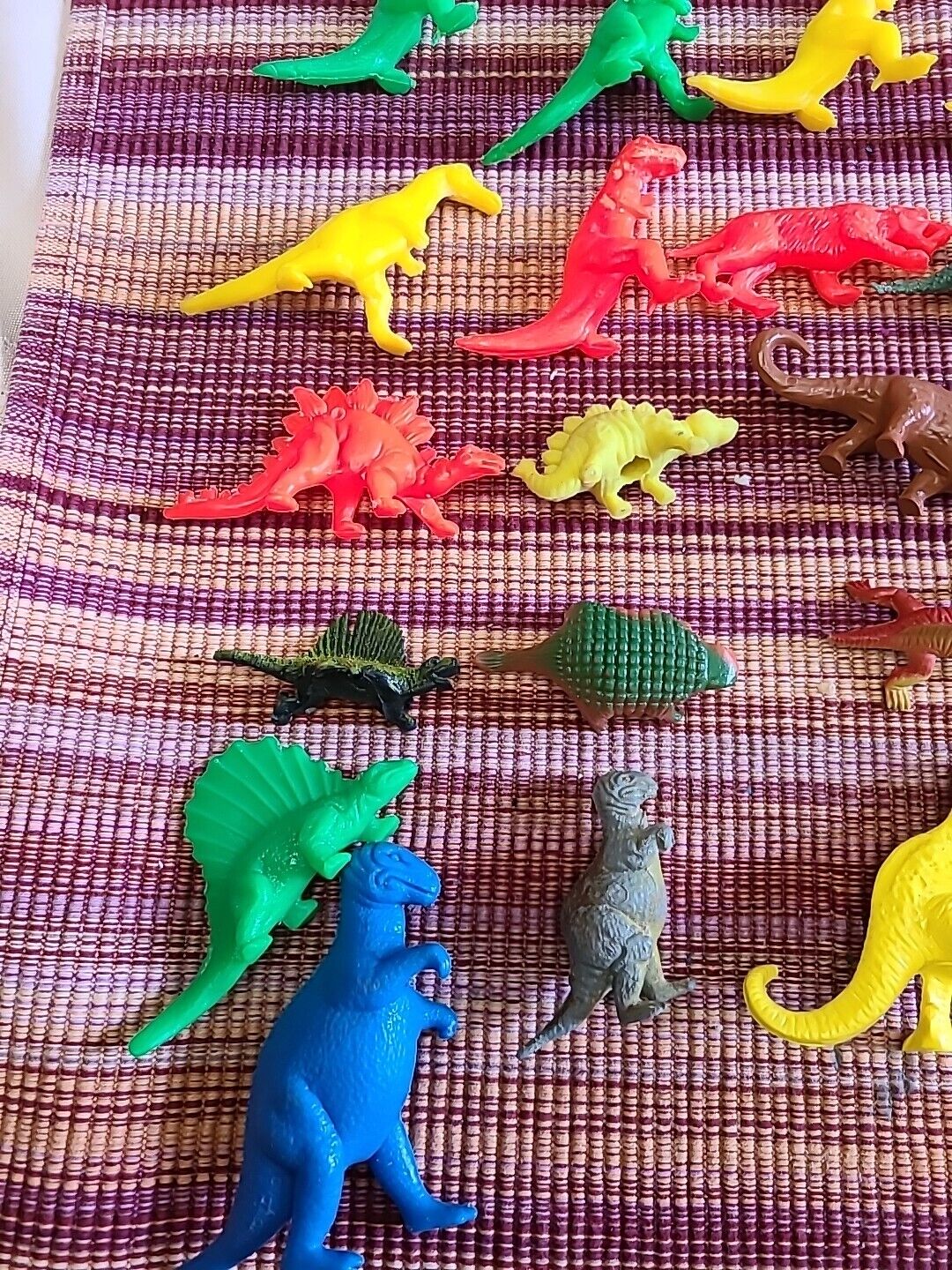 VINTAGE DINOSAURS LOT 26  EXCELLENT PREHISTORIC PLAYSET Some Marx 50s - 90's