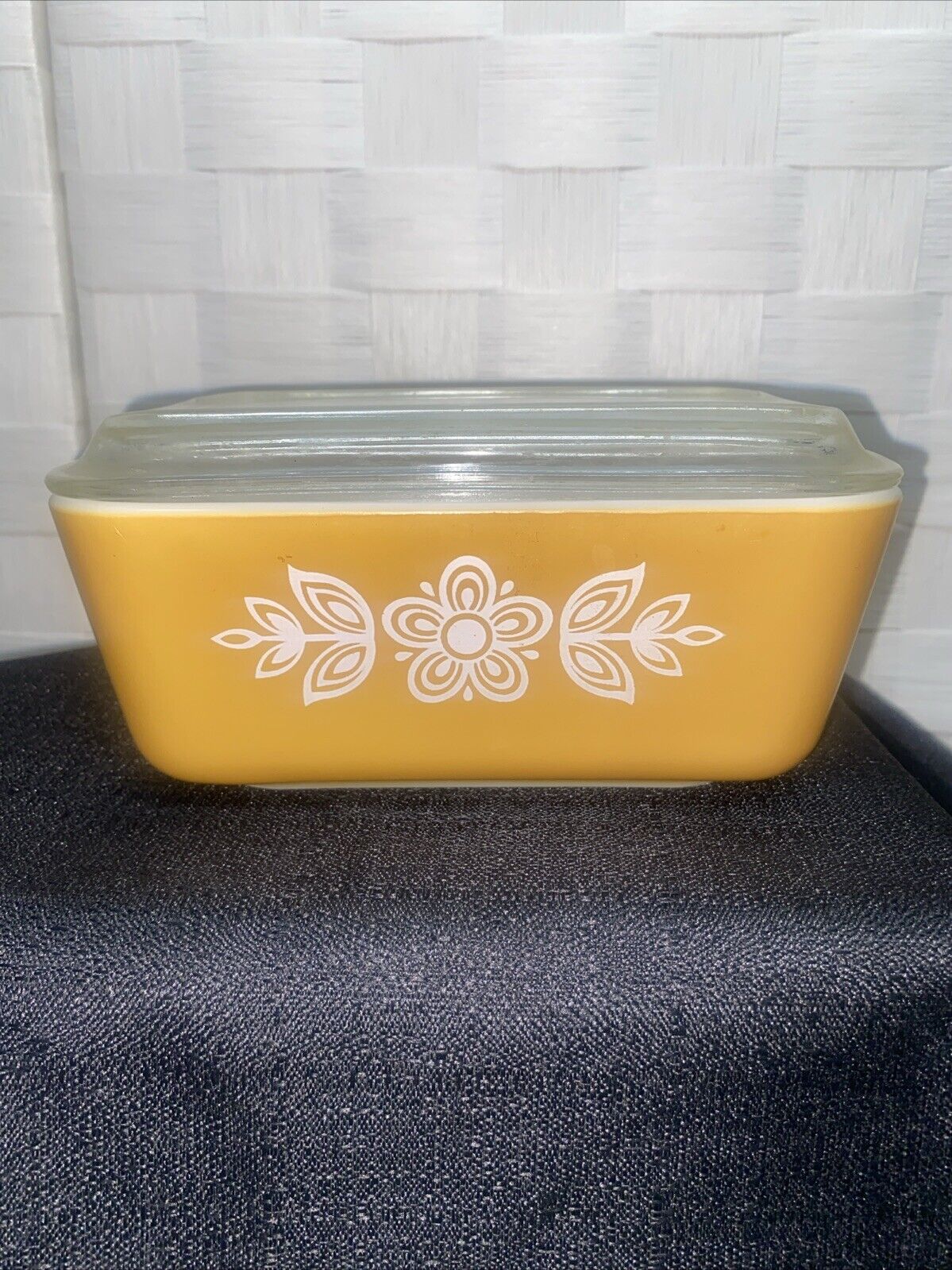Vintage PYREX 1 1/2 pt Small Refrigerator Dish W/ Lid Butterfly Gold 0502