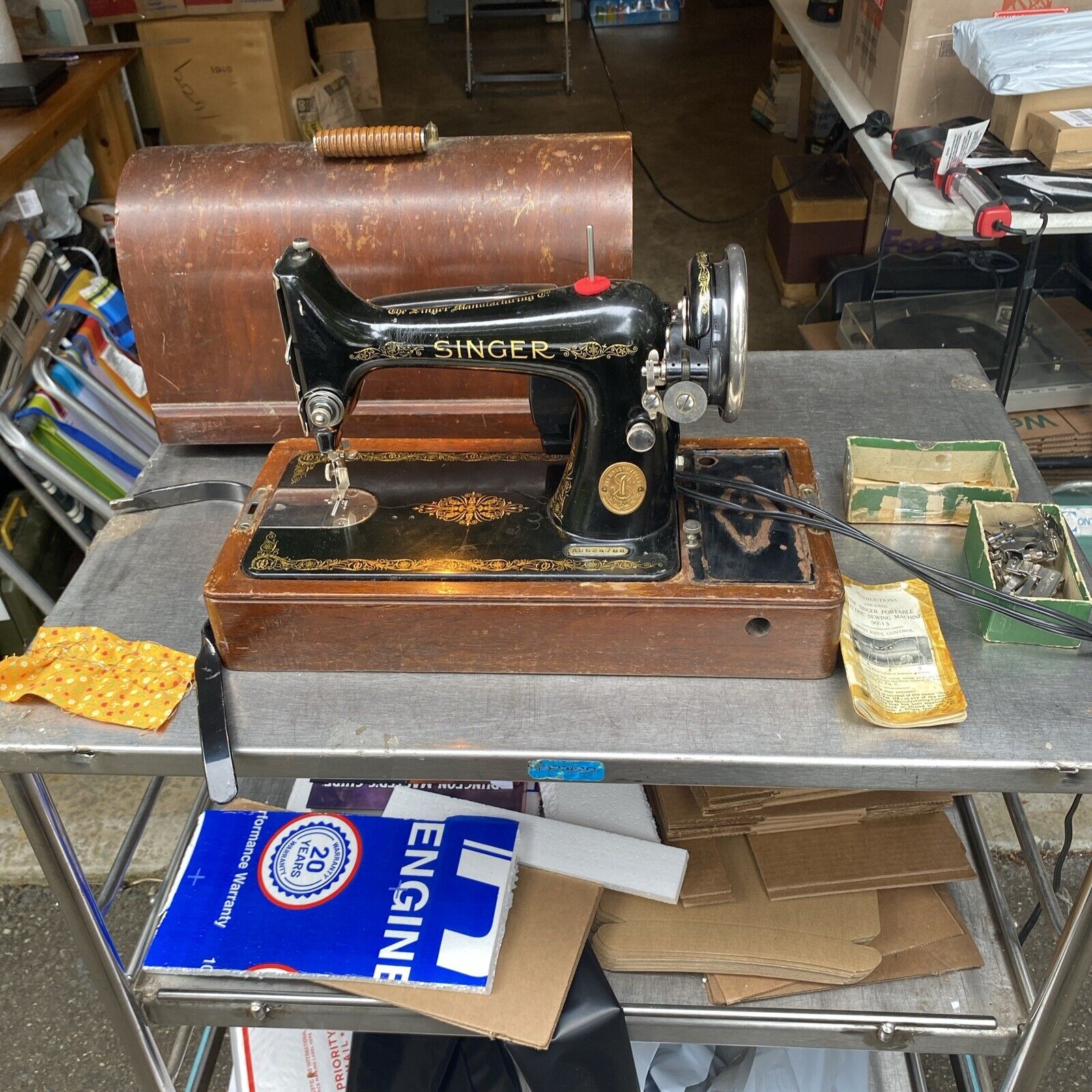 Antique Vintage Heavy Duty Singer 99-13 Sewing Machine W/ Case & Book