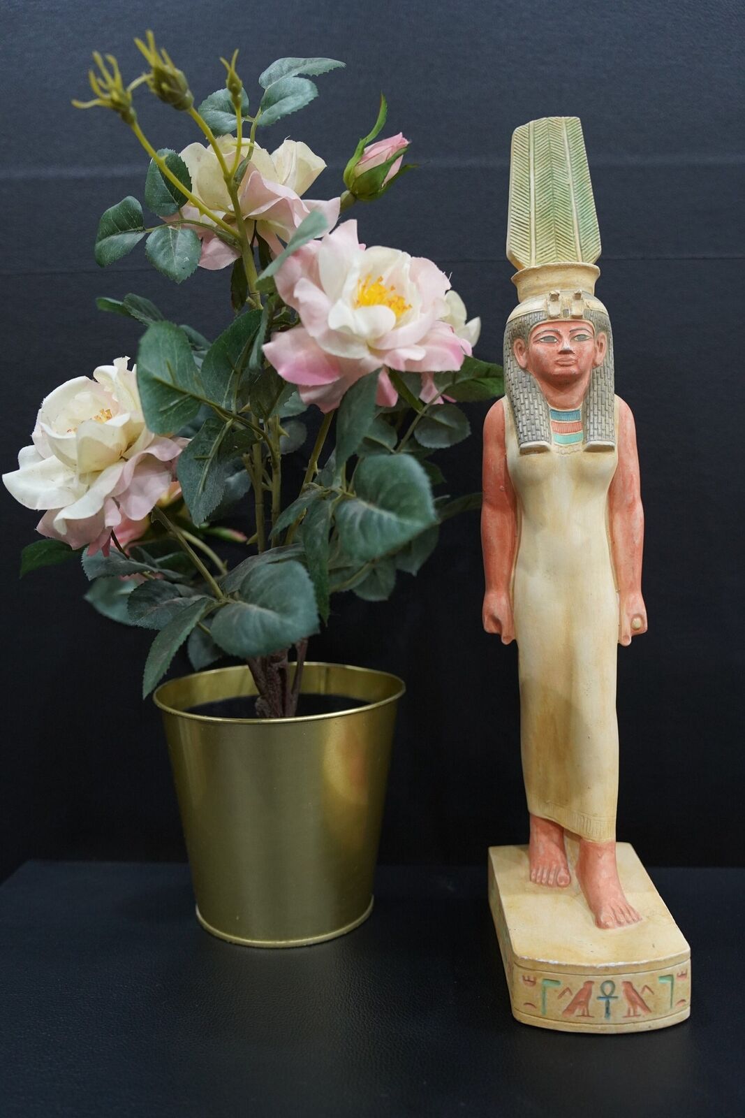 Large statue of Nefertari Daughter of Akhenaten, Egyptian Queen
