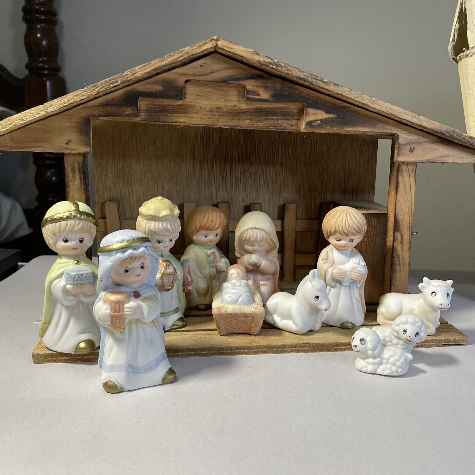Vtg Musical  Christmas Around The World Little Lord Jesus Nativity Stable Taiwan