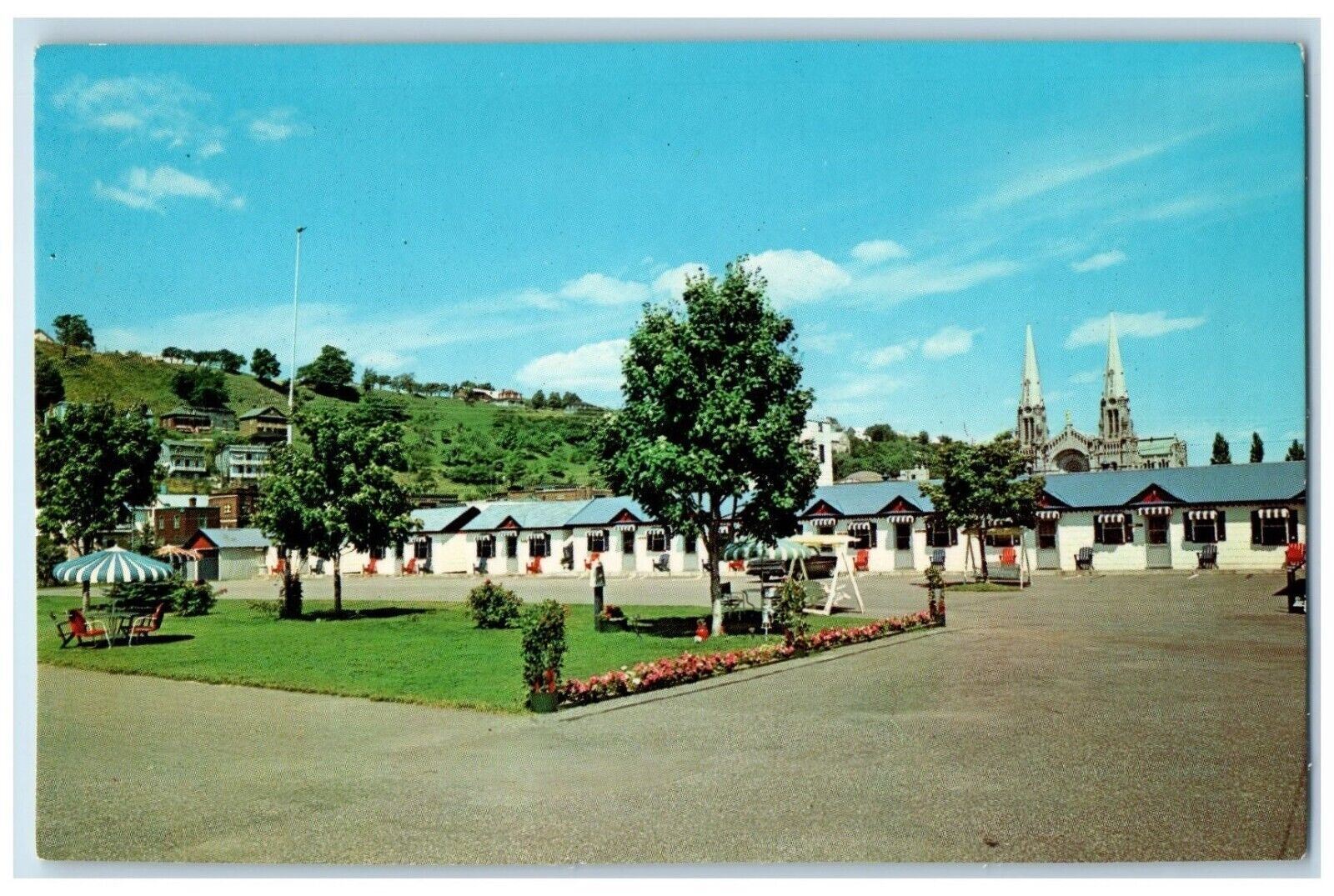 c1960's View Of Hotel Du Boulevard Quebec Canada Unposted Vintage Postcard