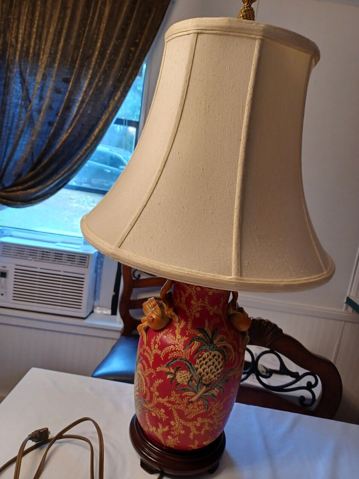 VINTAGE HAWAIIAN PINEAPPLE PERSIMMON LAMP WITH SHADE