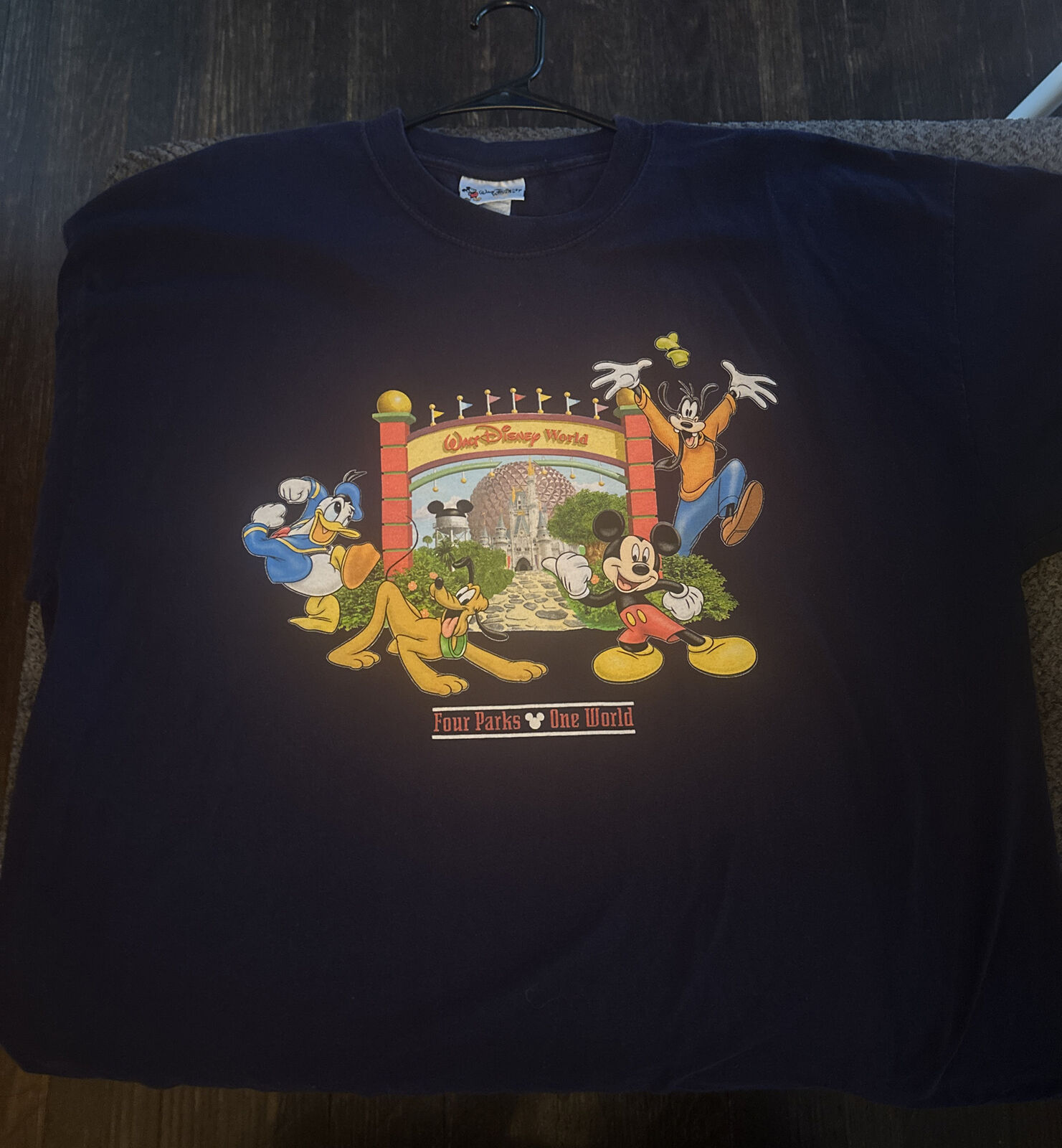 Vintage Rare Walt Disney World FOUR PARKS ONE WORLD Navy Blue T-Shirt Size XL