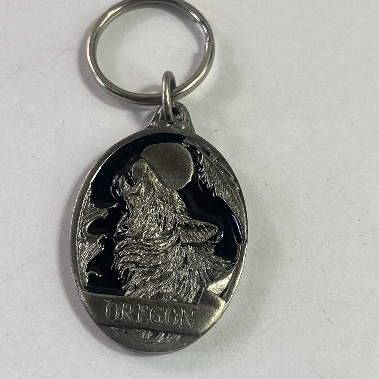 Keychain Vintage Oregon Silver Tone Travel  Wolf Howling at Moon
