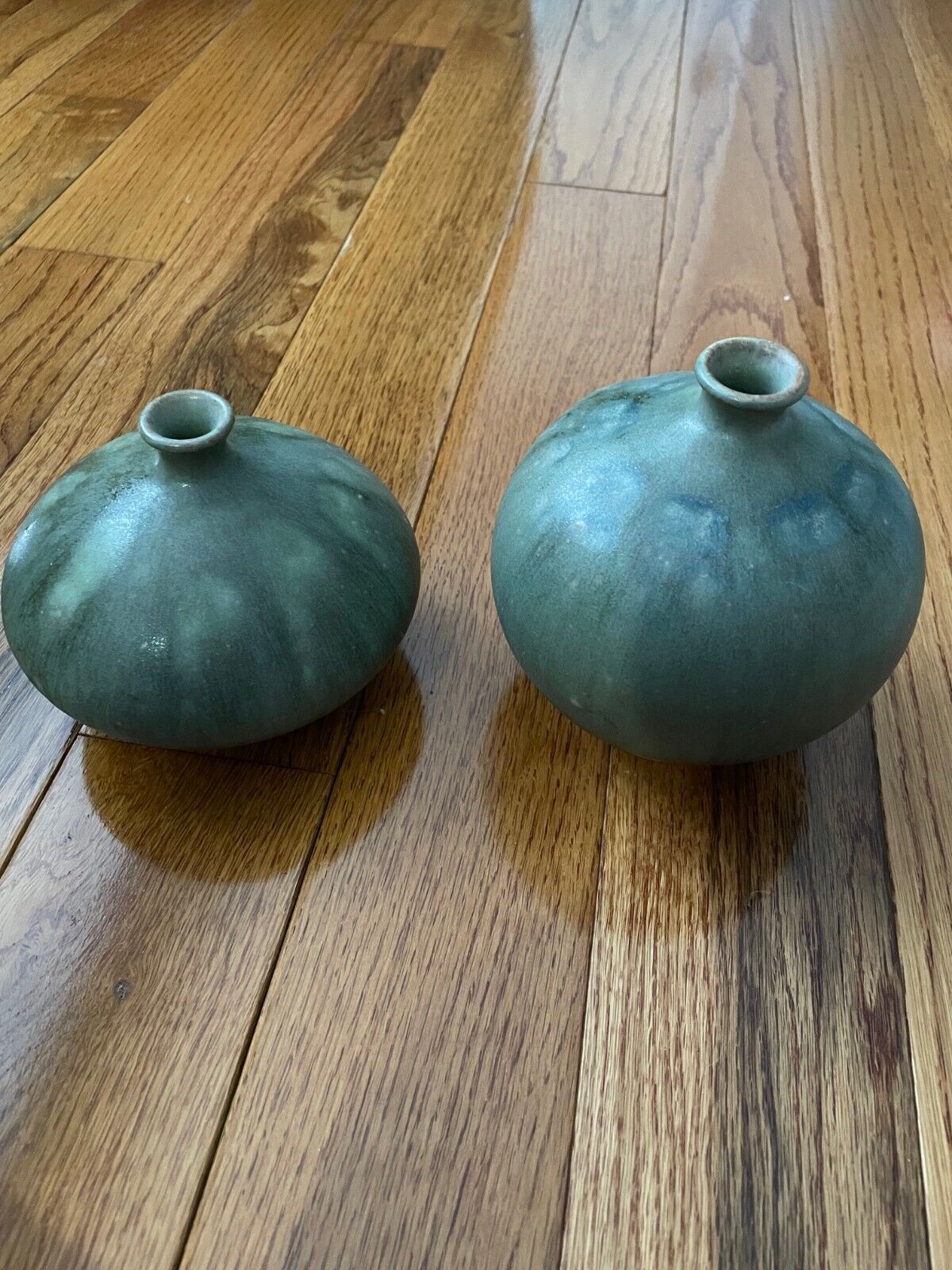 2 Beautiful Korean Vase ,Used - Signed  by Wolbong  (月峰)