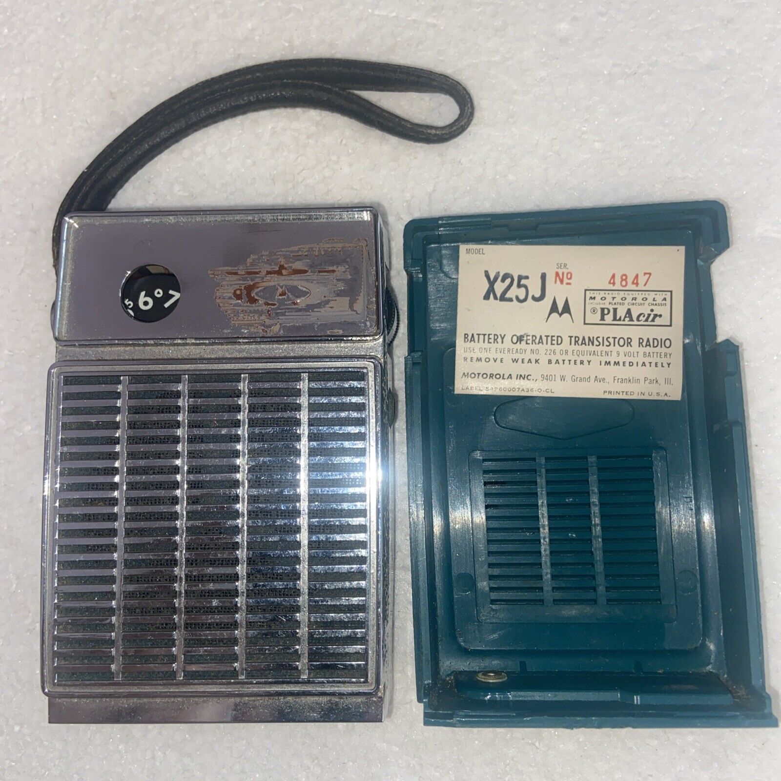 Rare 1961 Motorola Six 6 Transistor Radio Model X25J And Hand Strap Green&chrome