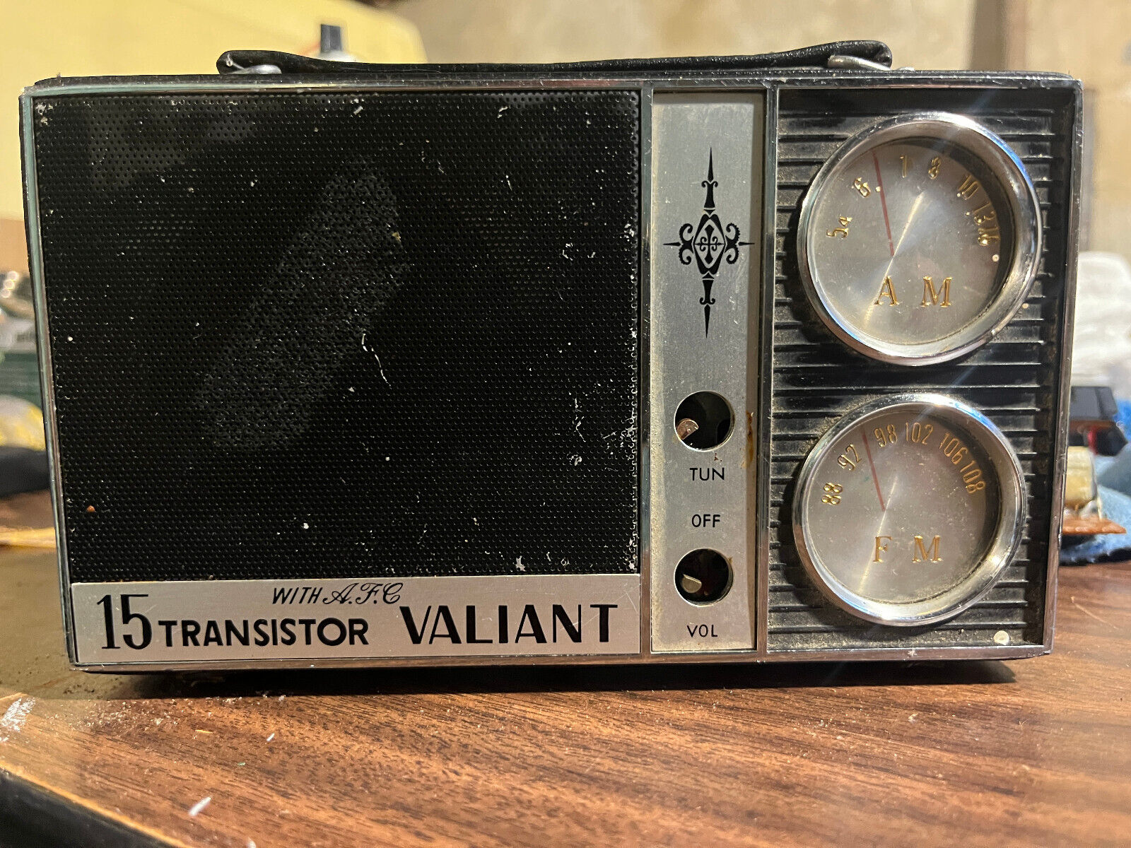 Valiant 15 Transistor Radio AM/FM/AFC Model TFN-1505 For Parts