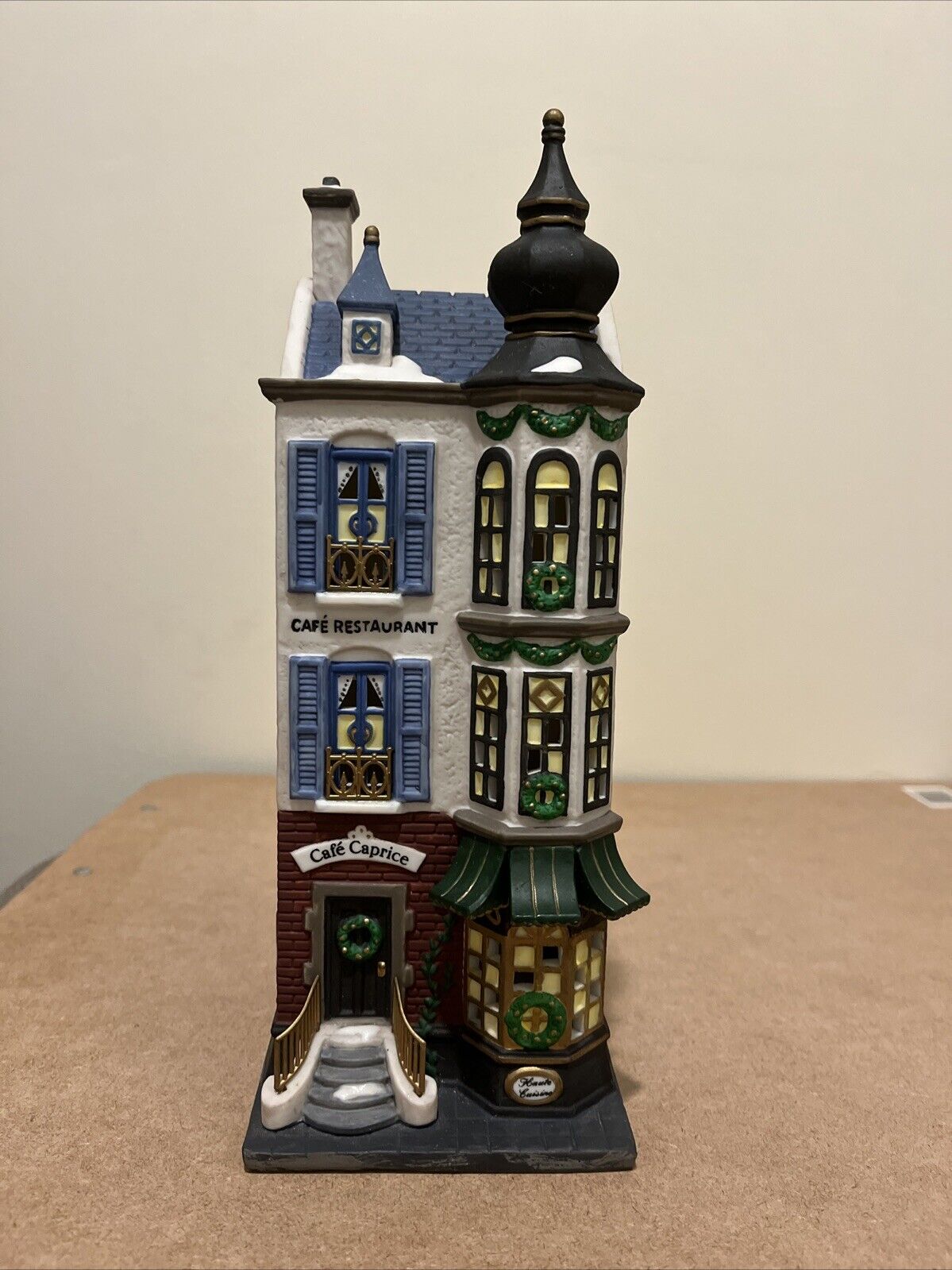 Department 56 Cafe Caprice French Restaurant Christmas in The City Box Light