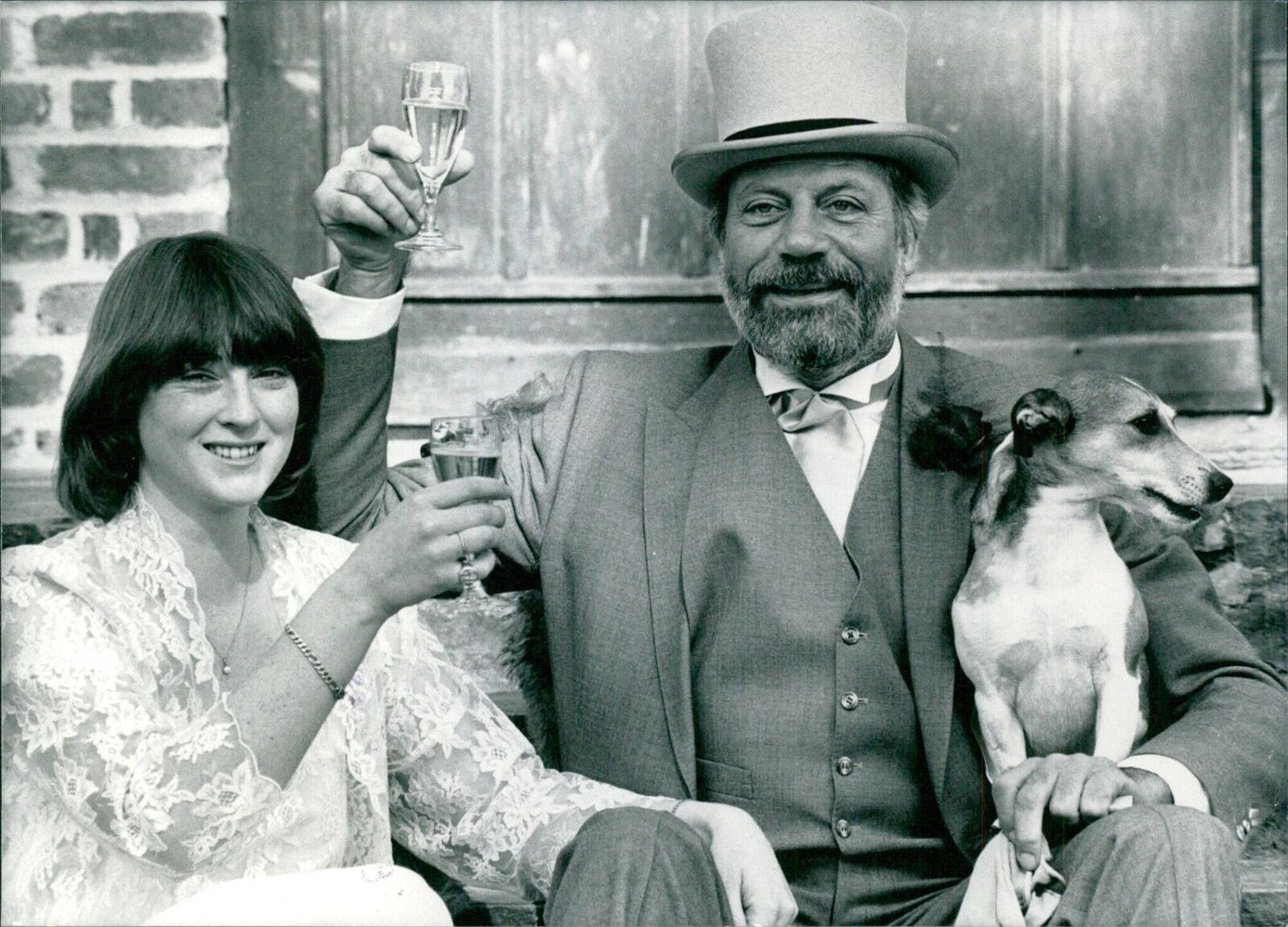 British film actor Oliver Reed, 46, ties the kn... - Vintage Photograph 4935370