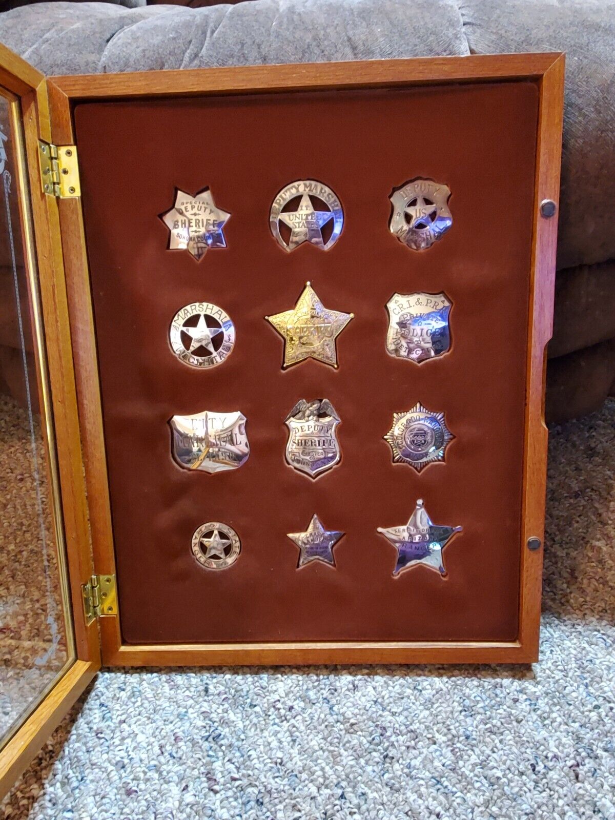 1987 Franklin Mint Collectable Badge Sets with 20x16 wood and glass Storage Case