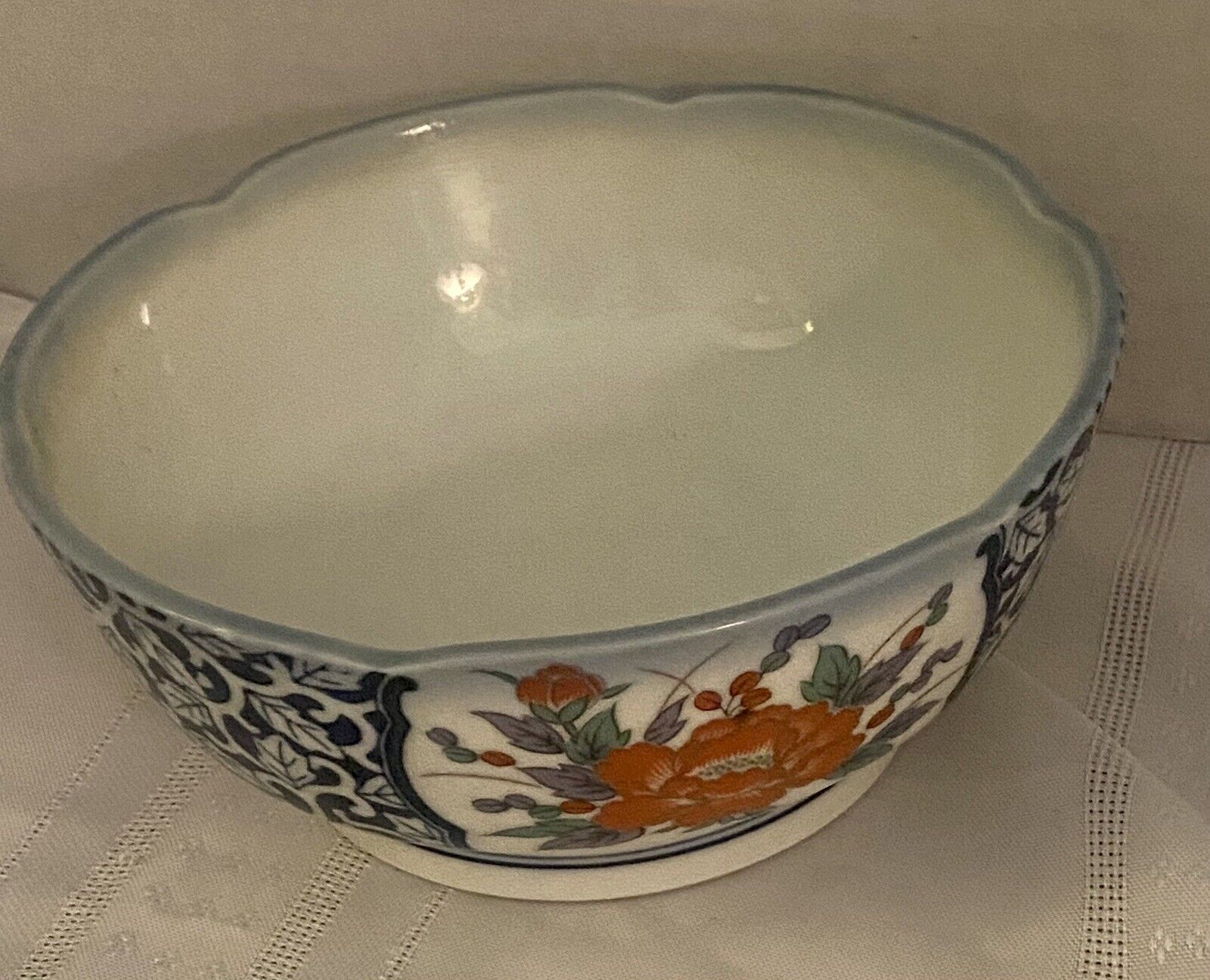 Chinese Scalloped  Bowl Porcelain Floral Rice .  6\