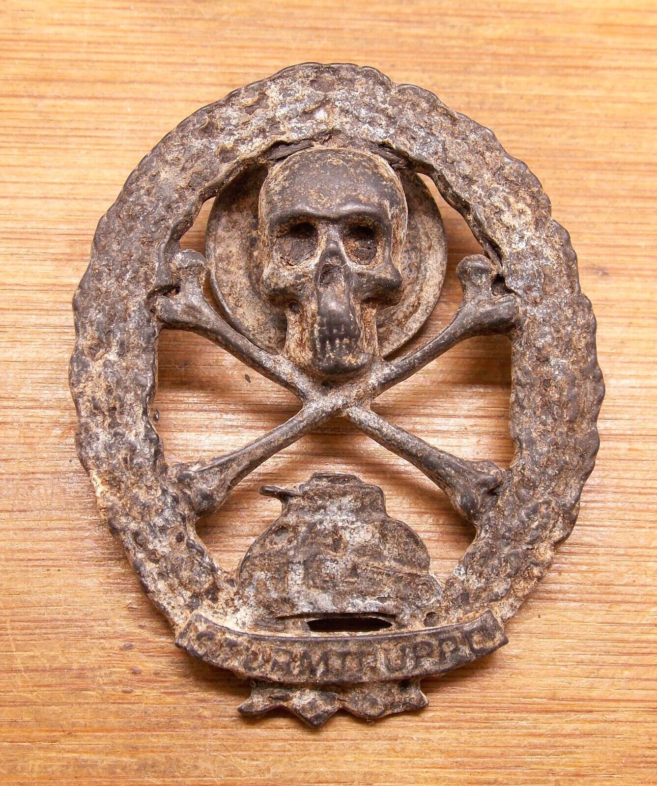 austro-hungarian Strumtrupp skull badge, tank destroyer, Kappenabzeichen, WW1