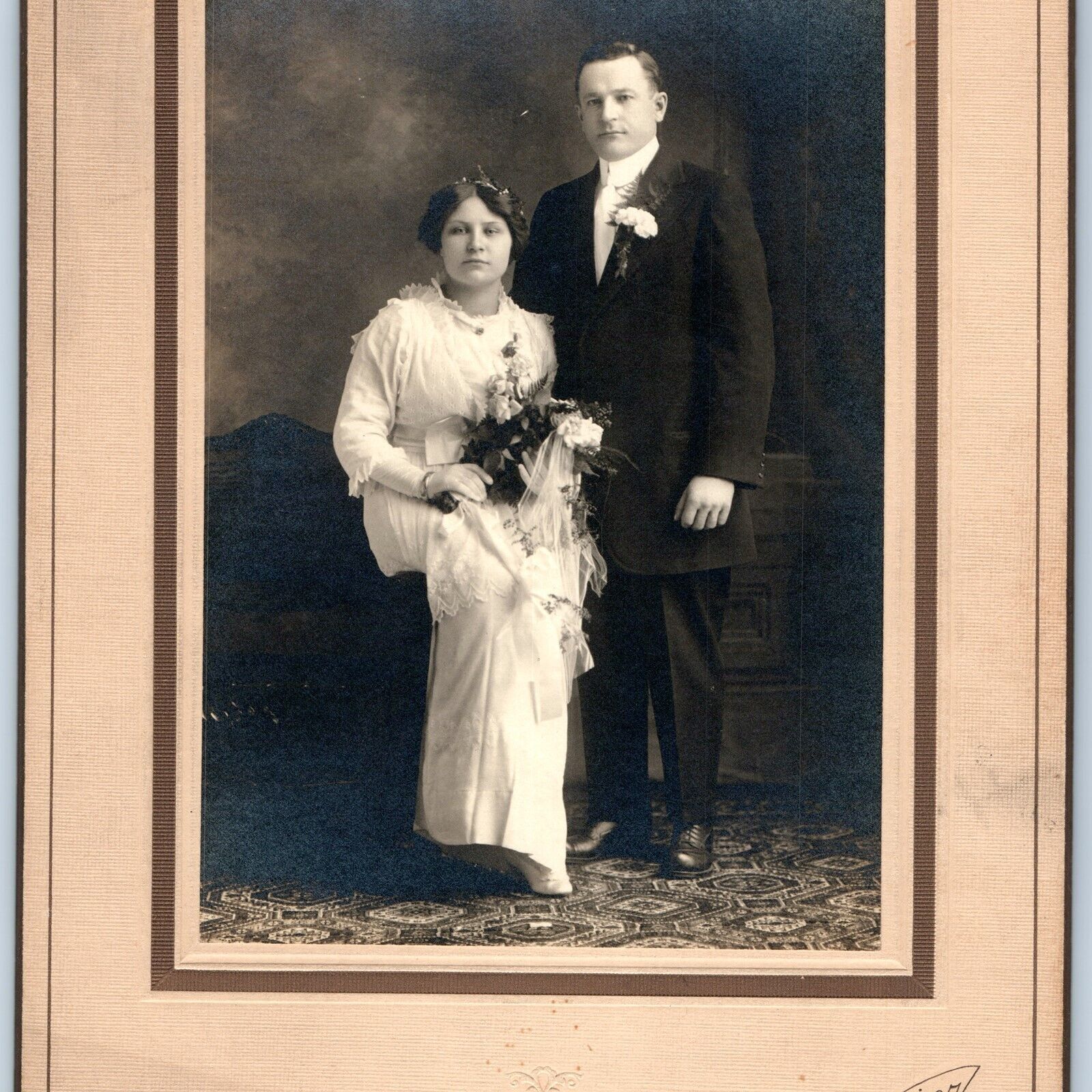 c1900s Cleveland Ohio Man Woman Flowers Cabinet Card Photo Marriage Litkewicz 1F