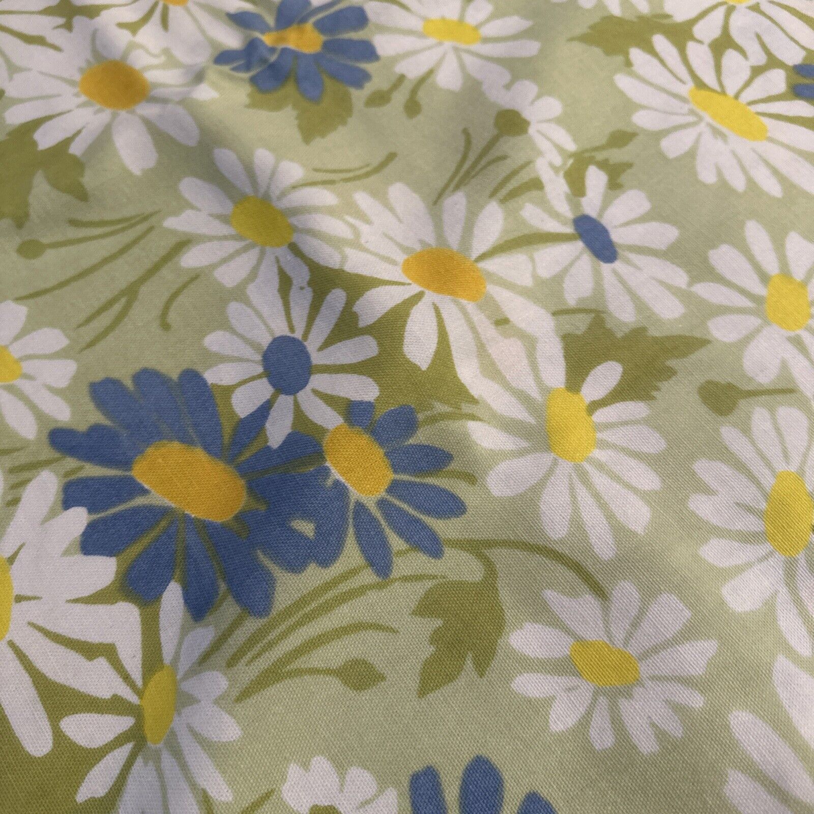 Vintage 1970s MCM Daisy Flower Power Linen Finished Edge Fabric/Tablecloth 60x82