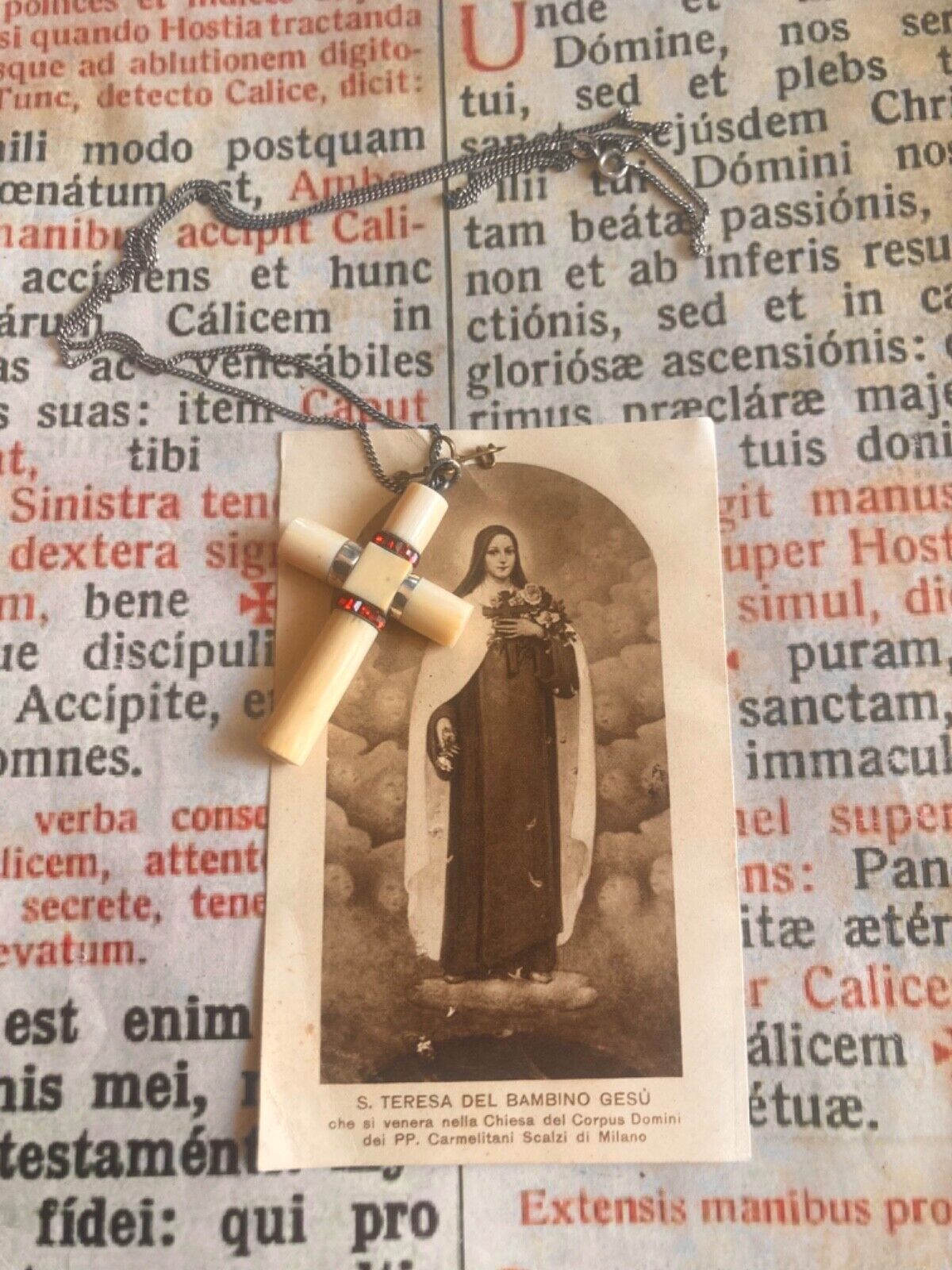 RARE RELIC St Therese Jesus Inf. : BONE CROSS WITH HARD STONE & Silver chain 