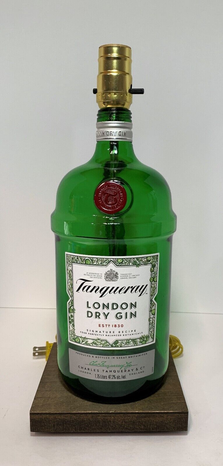 Tanqueray Gin 1.75L Liquor Bar Decor Bottle TABLE LAMP Lounge Light w/ Wood Base