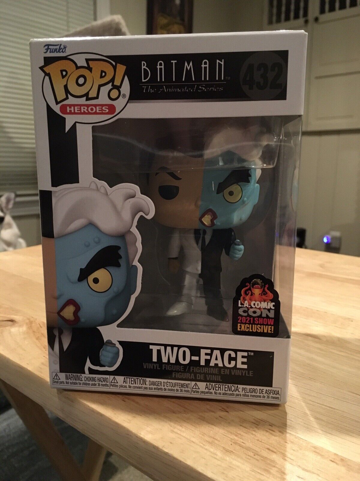 FUNKO POP- Batman/  Two-Face 432 LA Comic Con 2021 NEW IN BOX-  