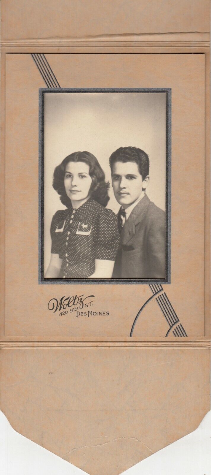 Vintage Cabinet Card Photo - Couple - Woltz - 420 9th Street Des Moines Iowa